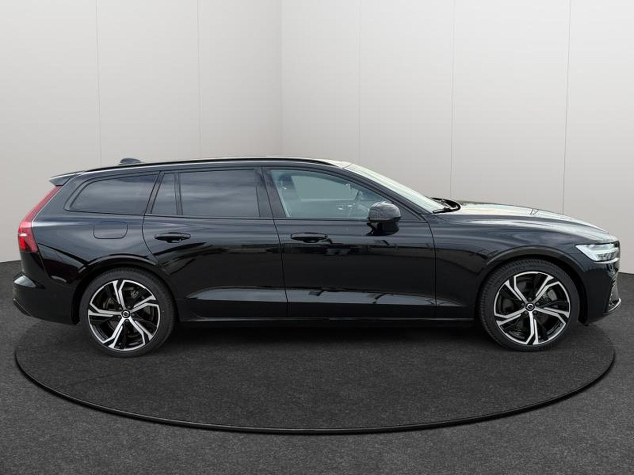 Volvo V60 T6 AWD Plus Dark / Hybride (2024) - Photo 6