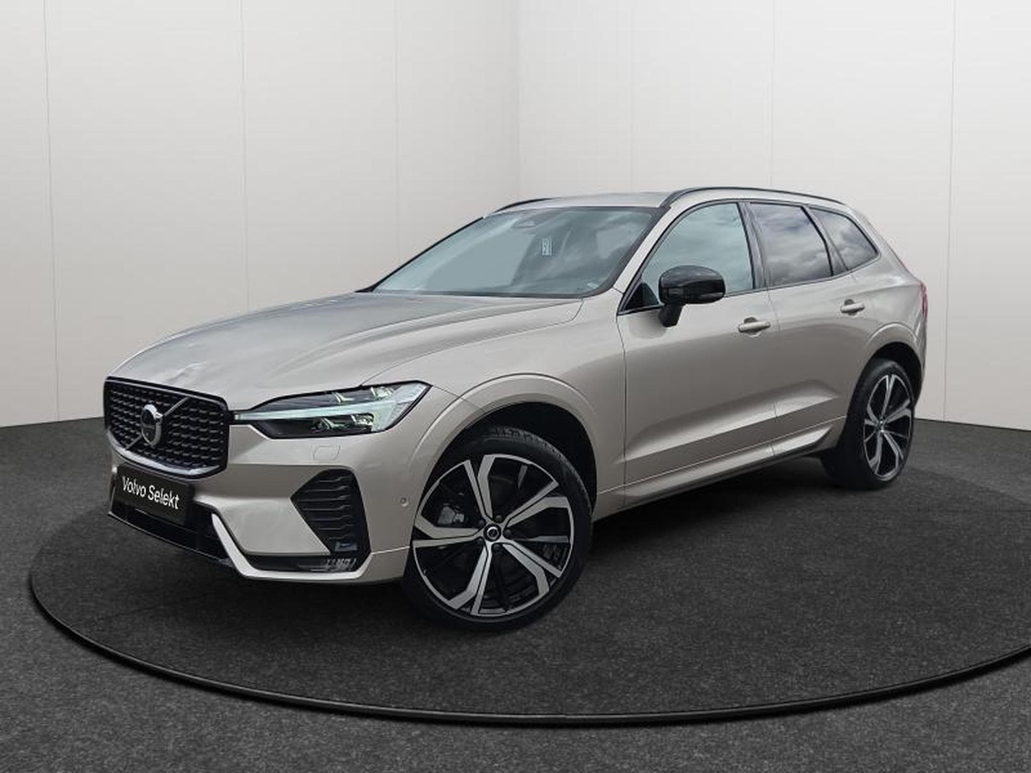 Volvo XC60 B4 Plus Dark / Essence (2024) - Photo 1