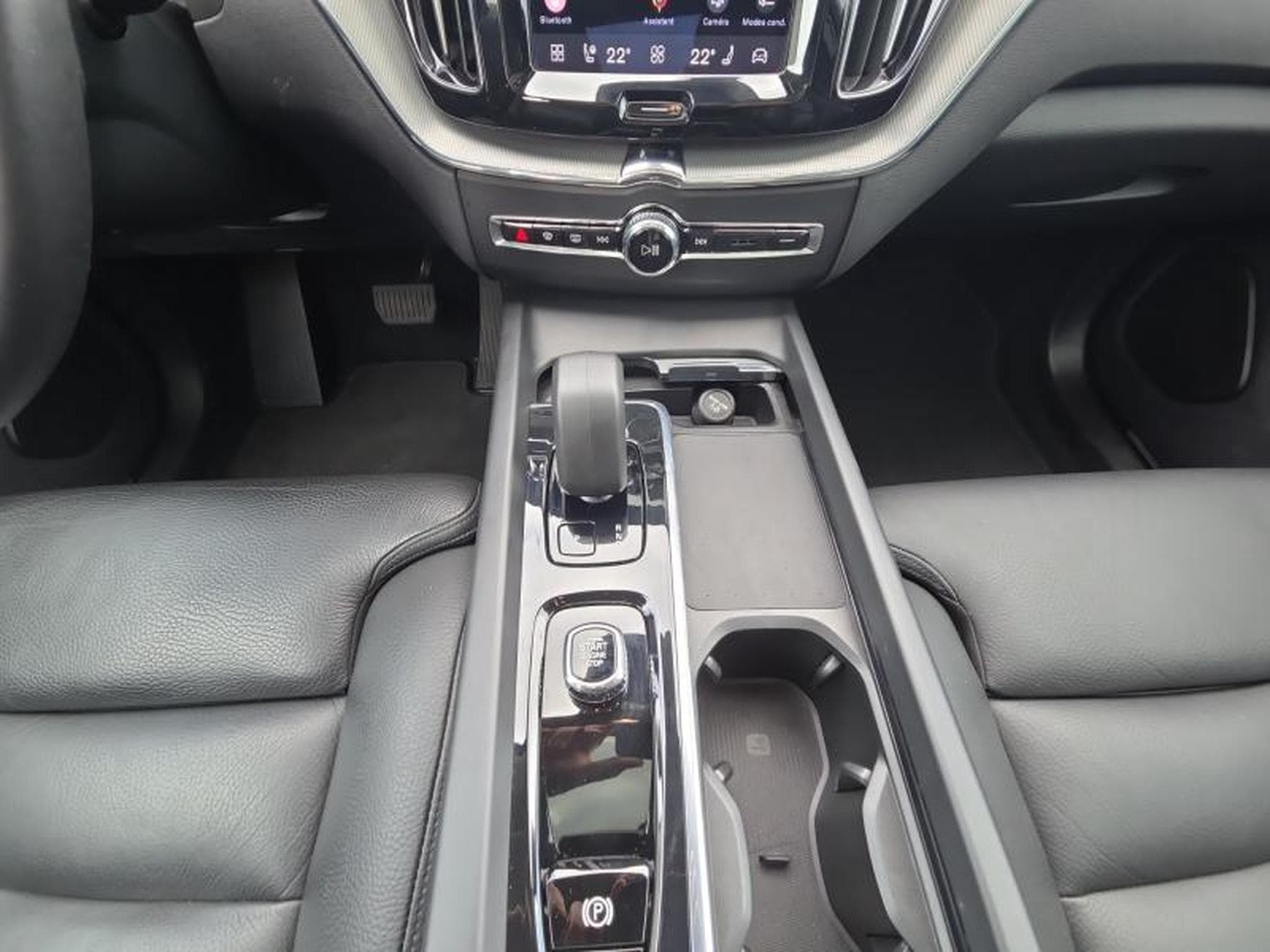 Volvo XC60 B4 Plus Dark / Essence (2024) - Photo 11