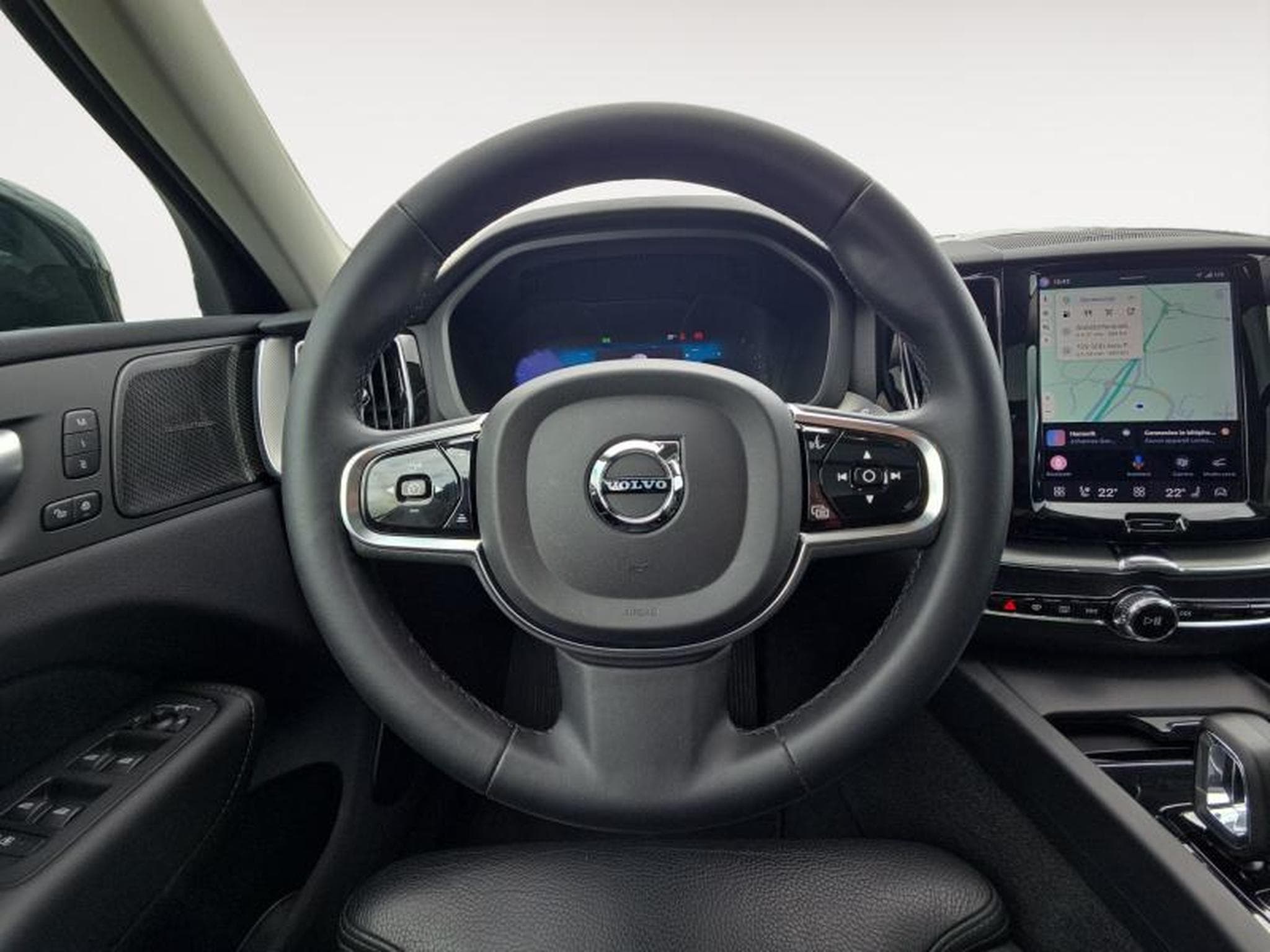 Volvo XC60 B4 Plus Dark / Essence (2024) - Photo 12