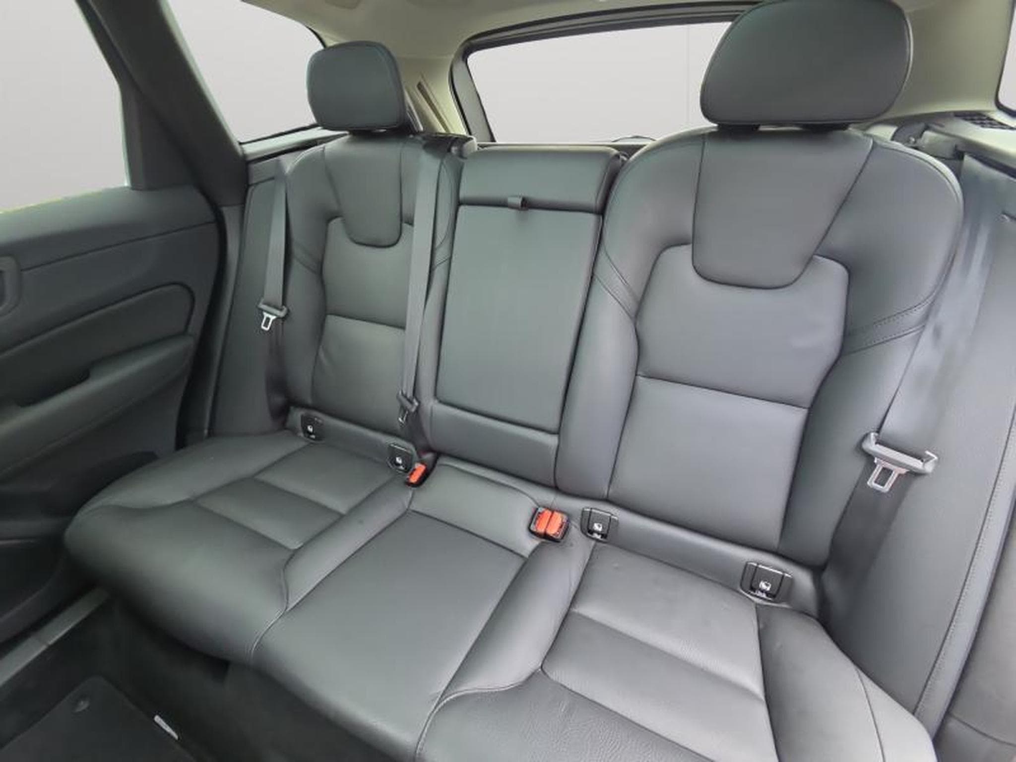 Volvo XC60 B4 Plus Dark / Essence (2024) - Photo 13