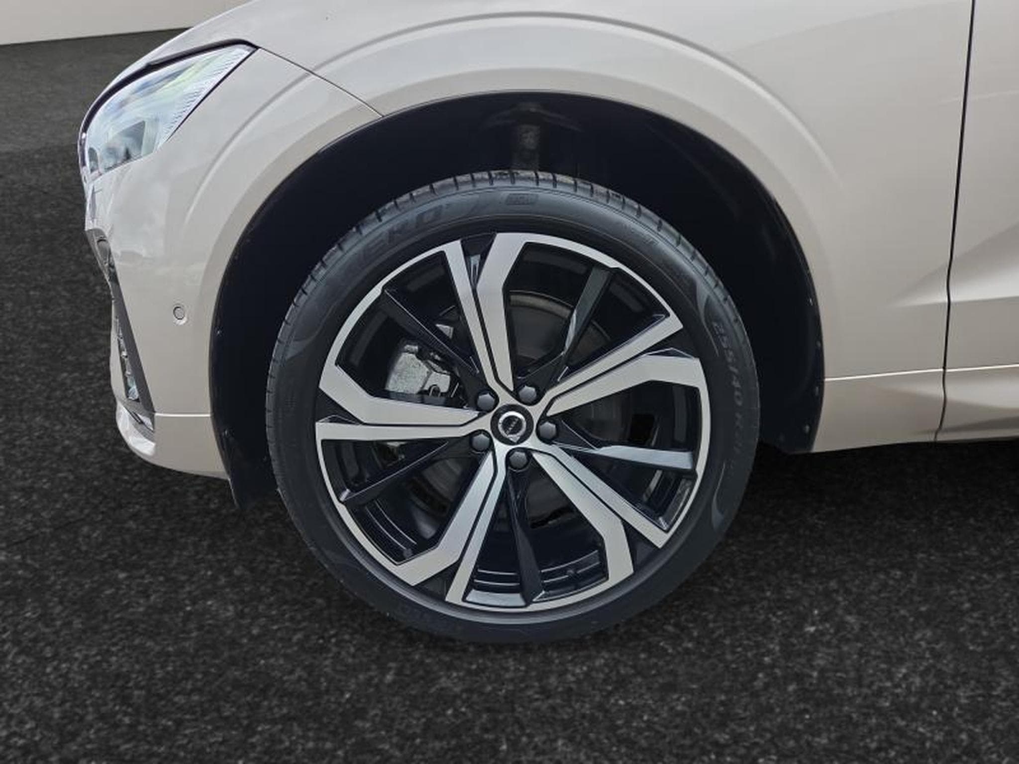 Volvo XC60 B4 Plus Dark / Essence (2024) - Photo 14