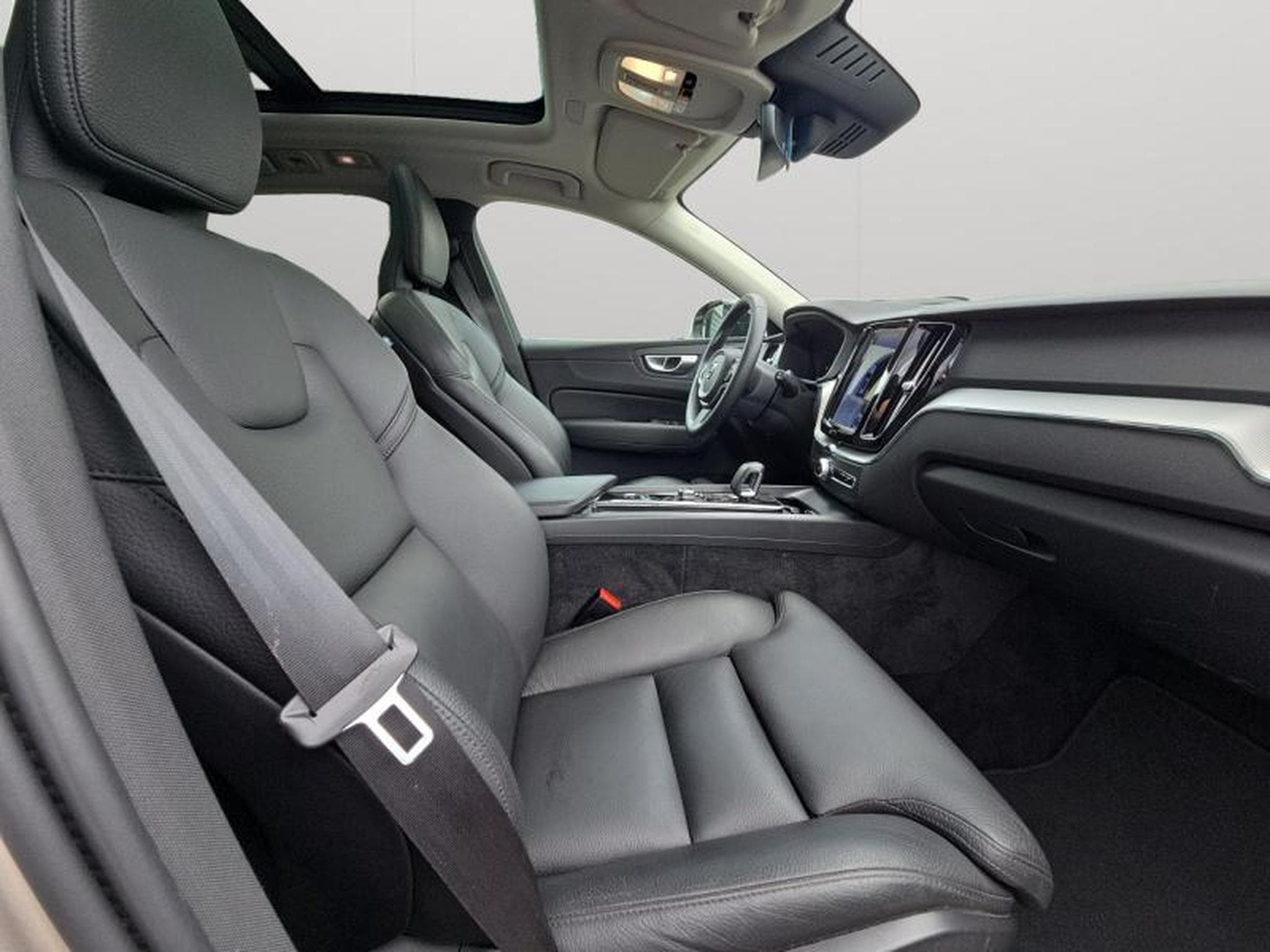 Volvo XC60 B4 Plus Dark / Essence (2024) - Photo 15