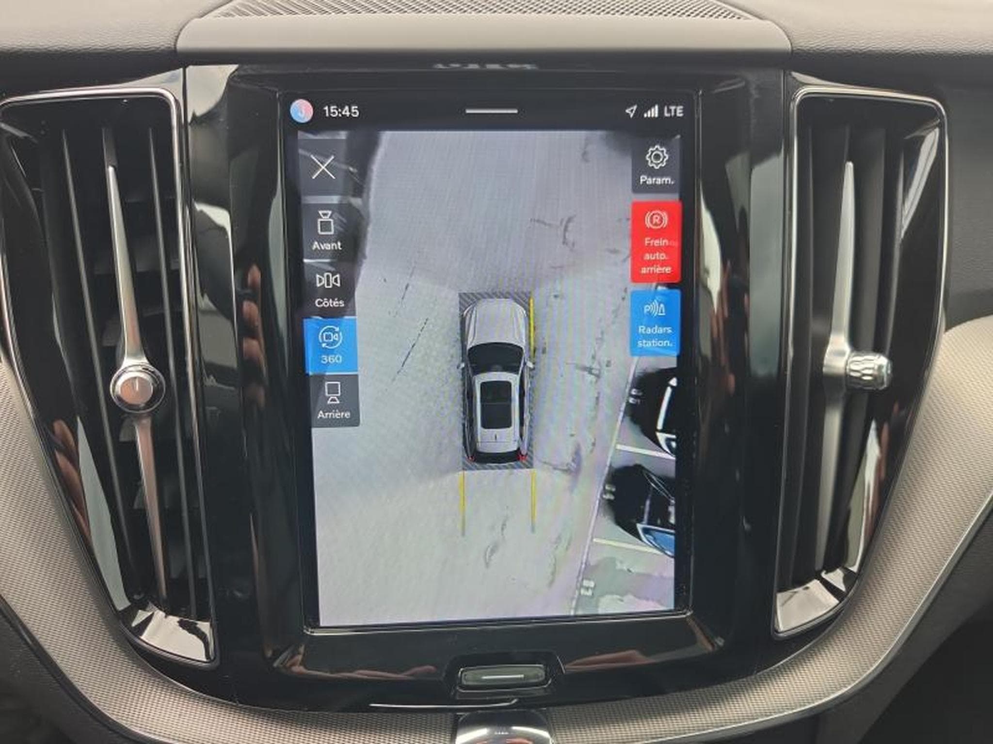 Volvo XC60 B4 Plus Dark / Essence (2024) - Photo 17