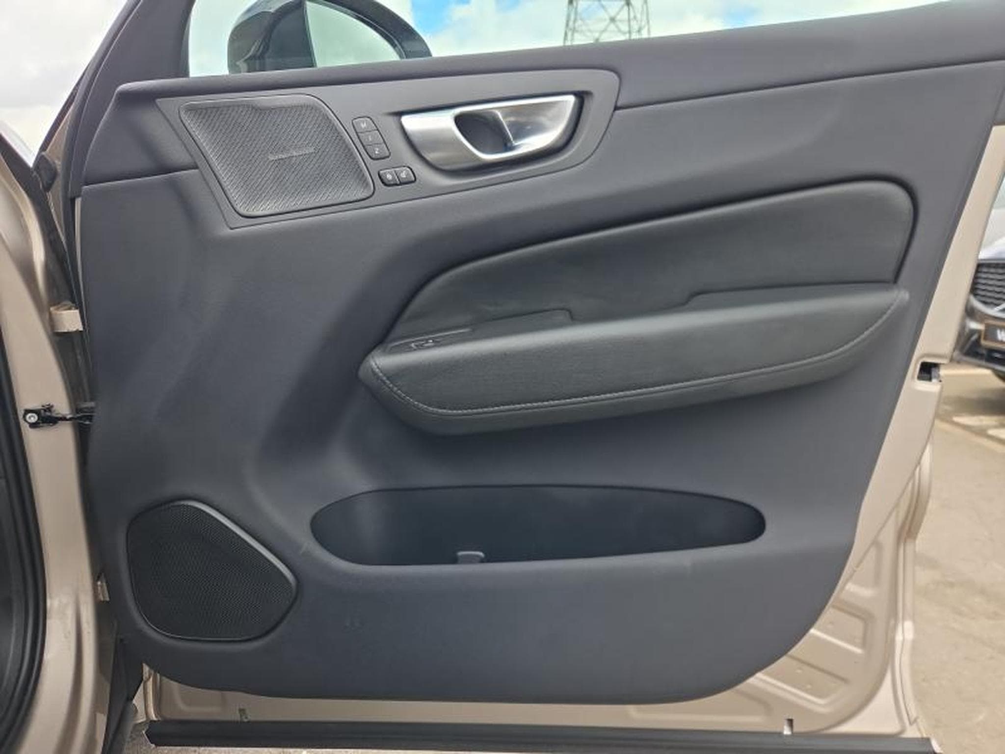 Volvo XC60 B4 Plus Dark / Essence (2024) - Photo 21