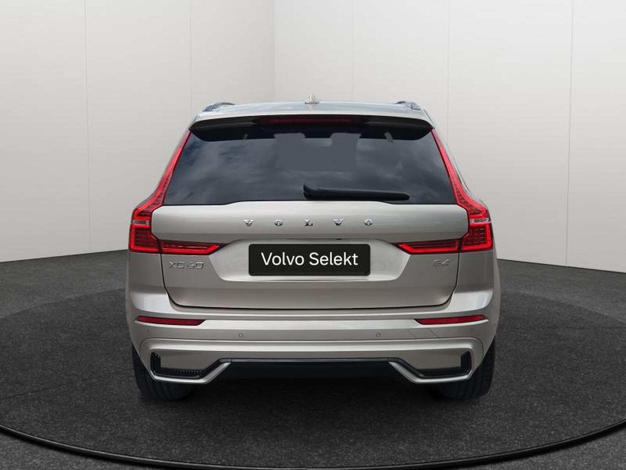 Volvo XC60 B4 Plus Dark / Essence (2024) - Photo 4