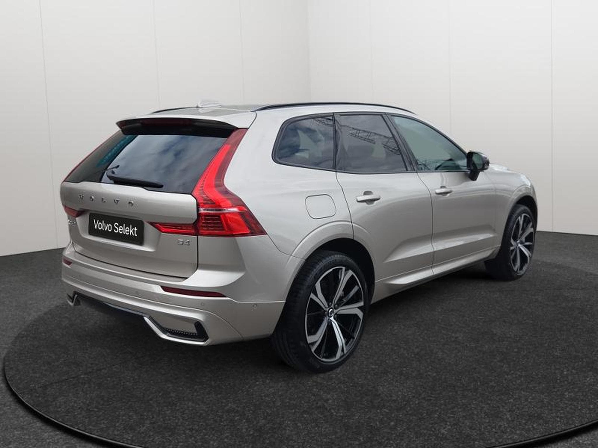 Volvo XC60 B4 Plus Dark / Essence (2024) - Photo 5
