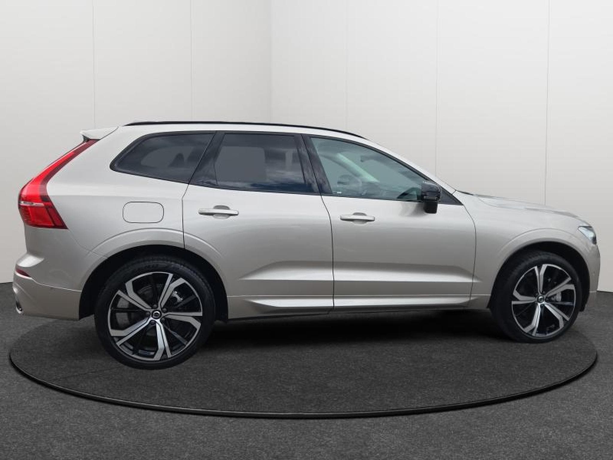 Volvo XC60 B4 Plus Dark / Essence (2024) - Photo 6