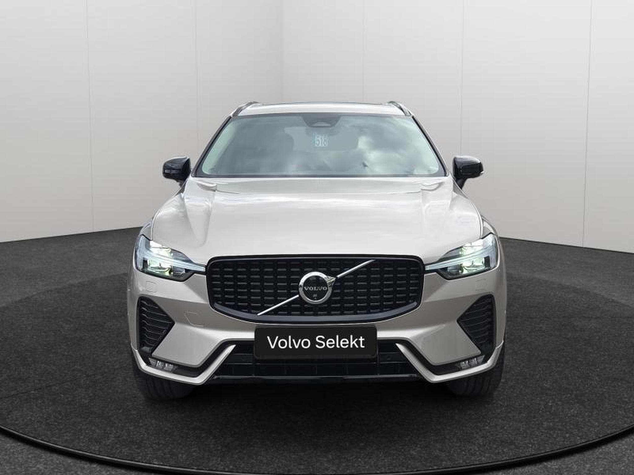 Volvo XC60 B4 Plus Dark / Essence (2024) - Photo 8