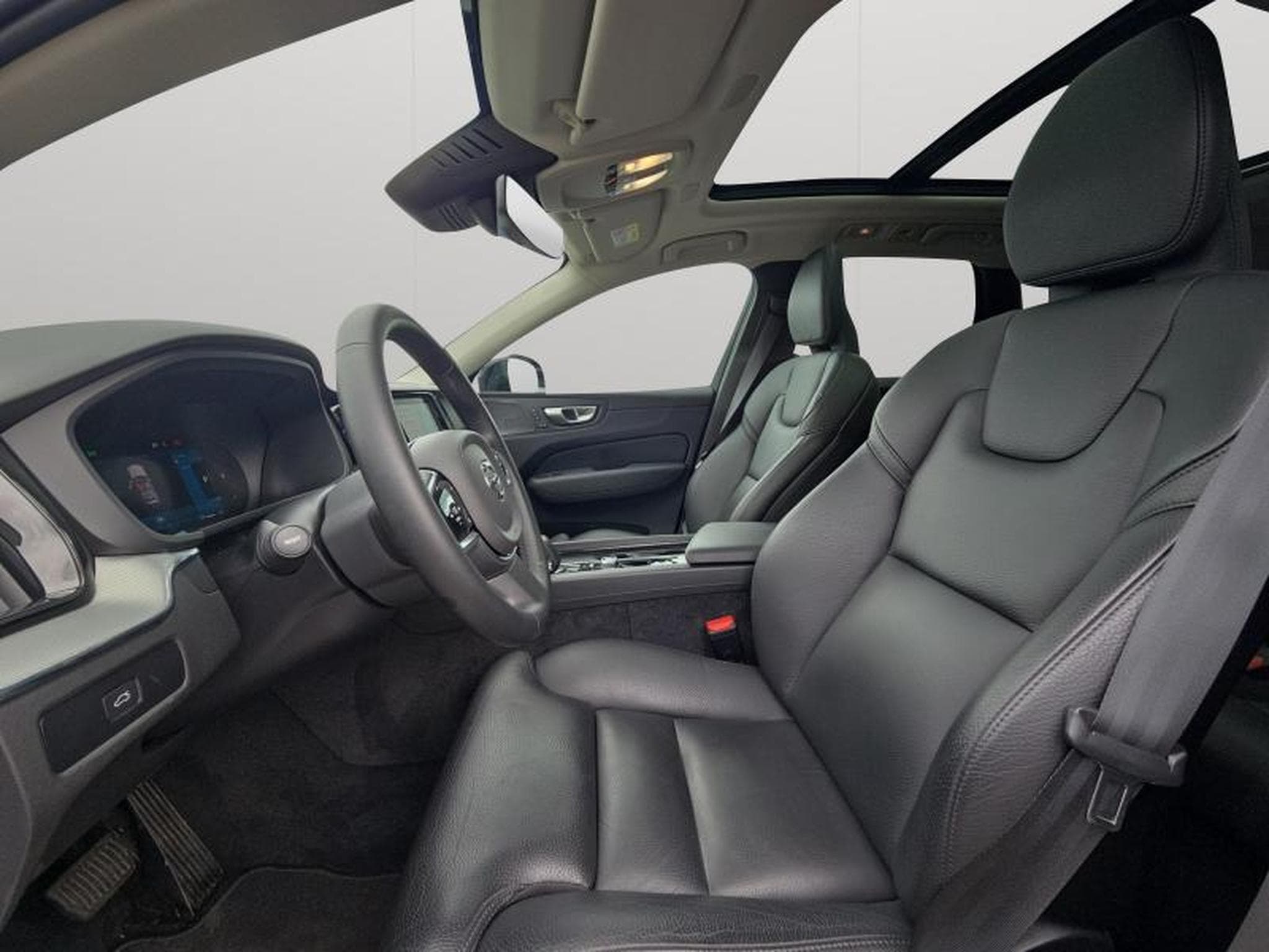 Volvo XC60 B4 Plus Dark / Essence (2024) - Photo 9