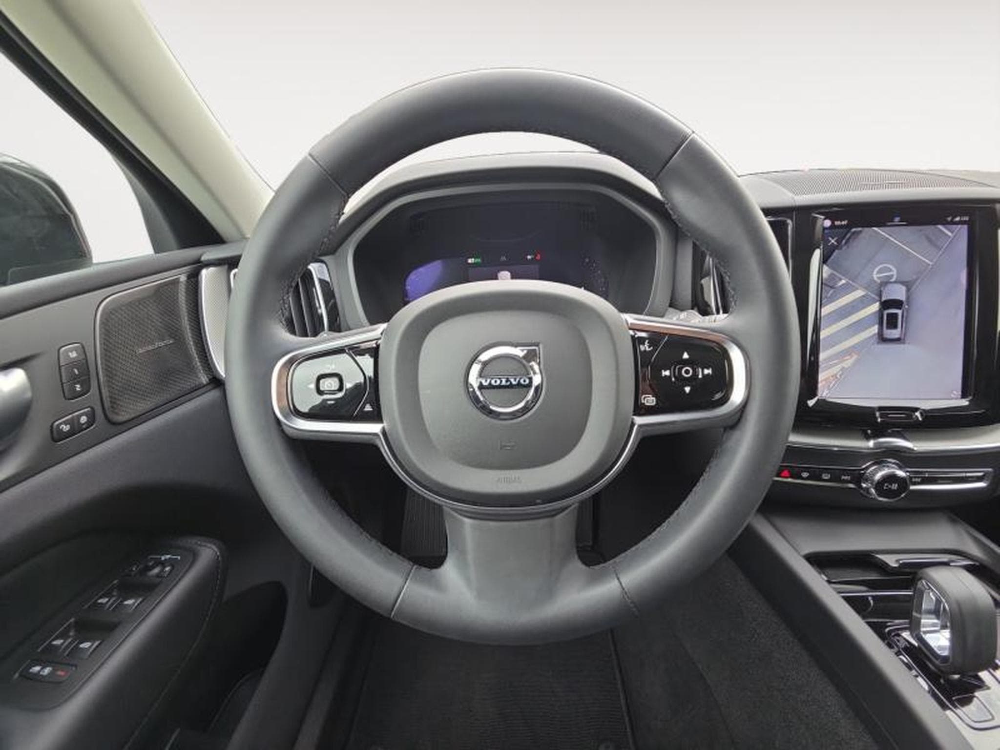 Volvo XC60 B4 Plus Dark/ Essence (2024) - Photo 12