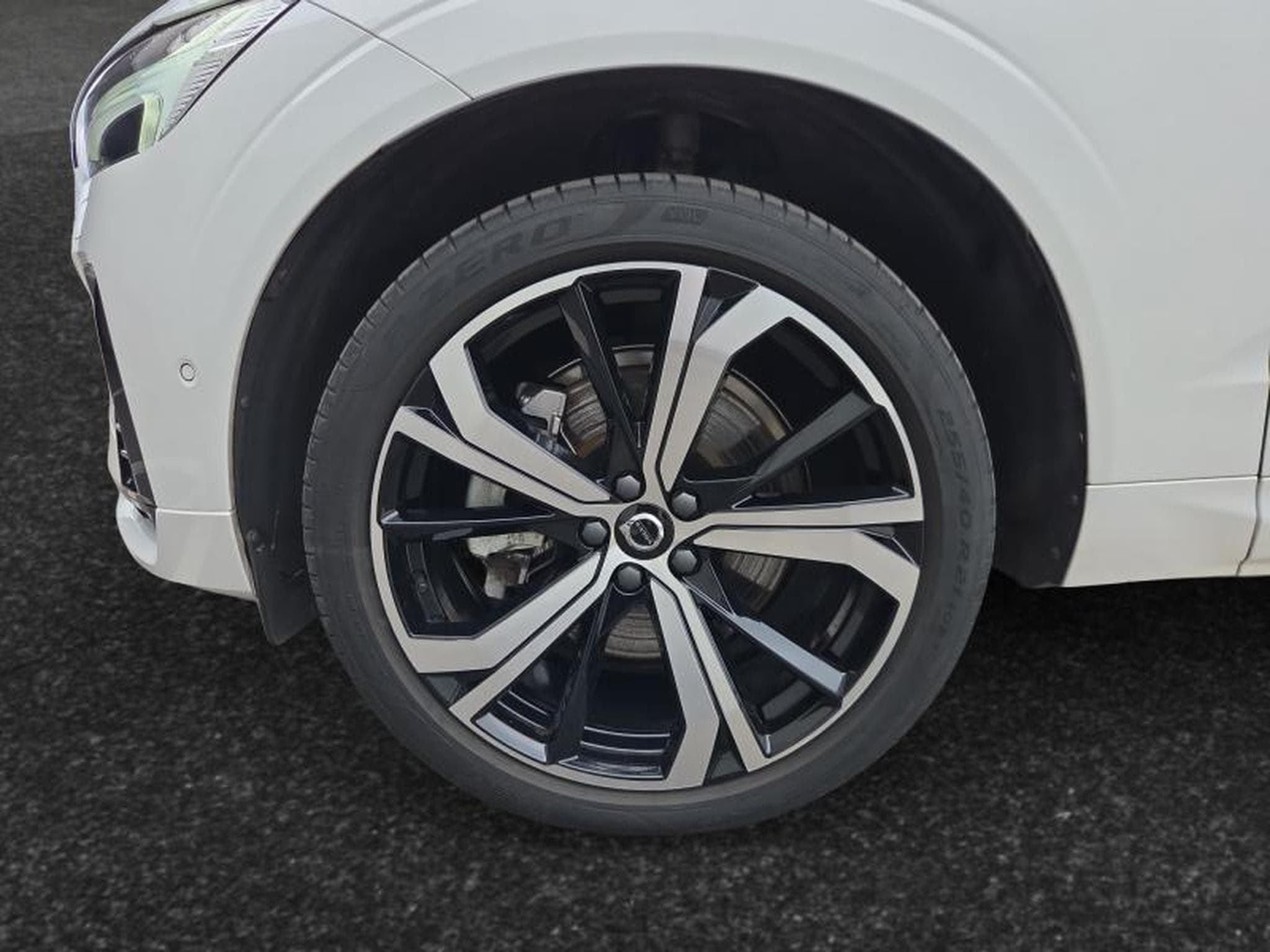Volvo XC60 B4 Plus Dark/ Essence (2024) - Photo 14