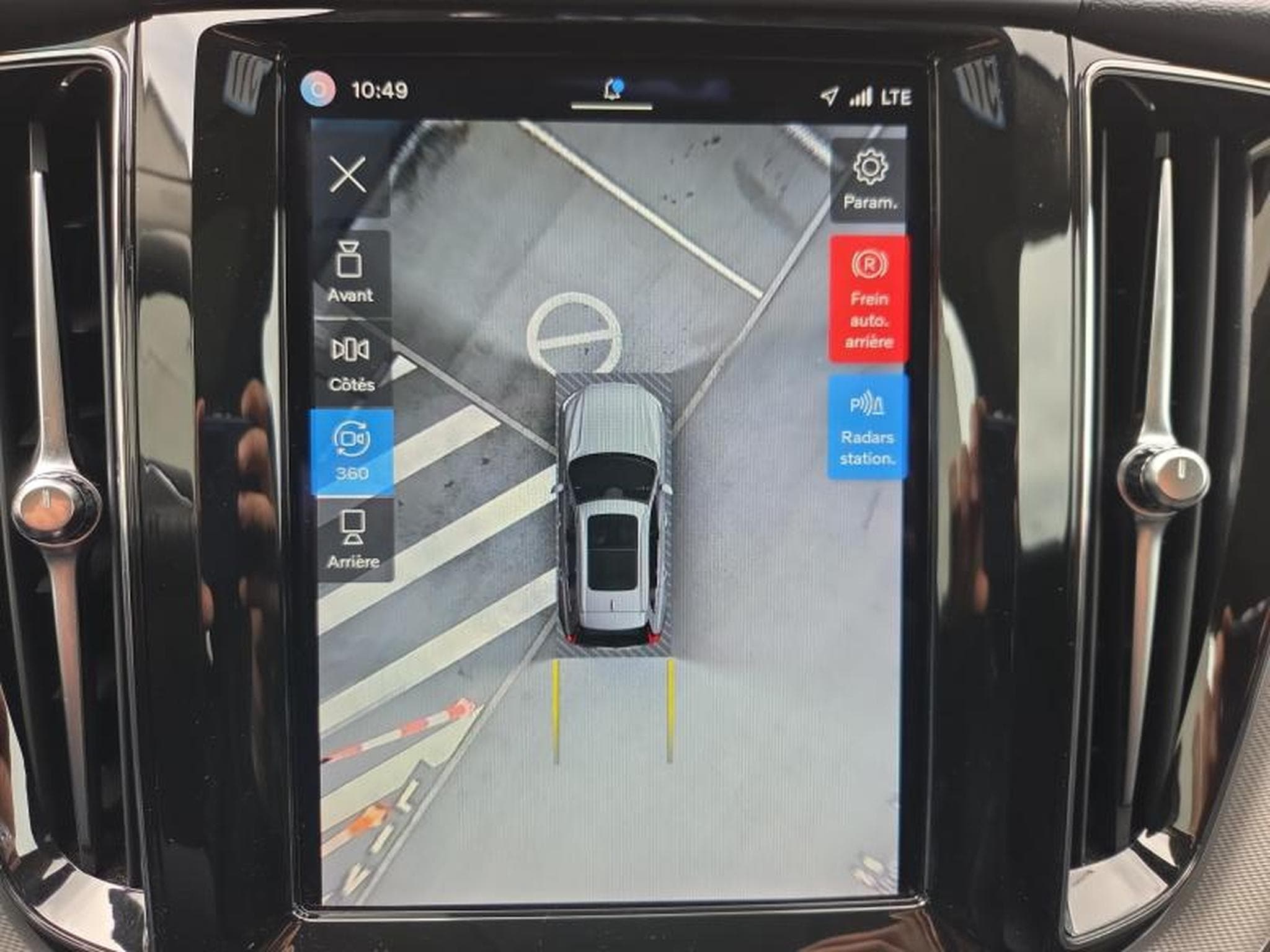 Volvo XC60 B4 Plus Dark/ Essence (2024) - Photo 17