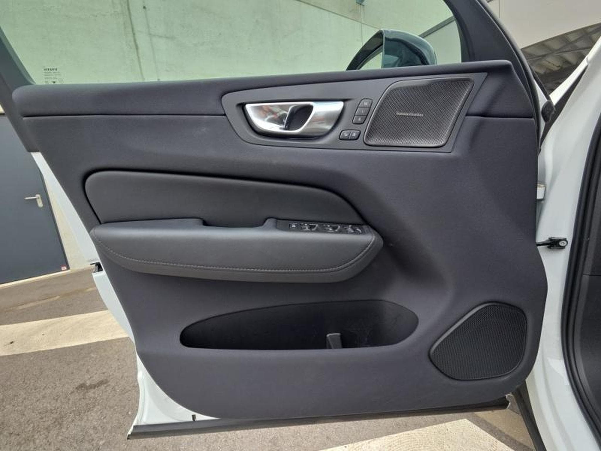 Volvo XC60 B4 Plus Dark/ Essence (2024) - Photo 20