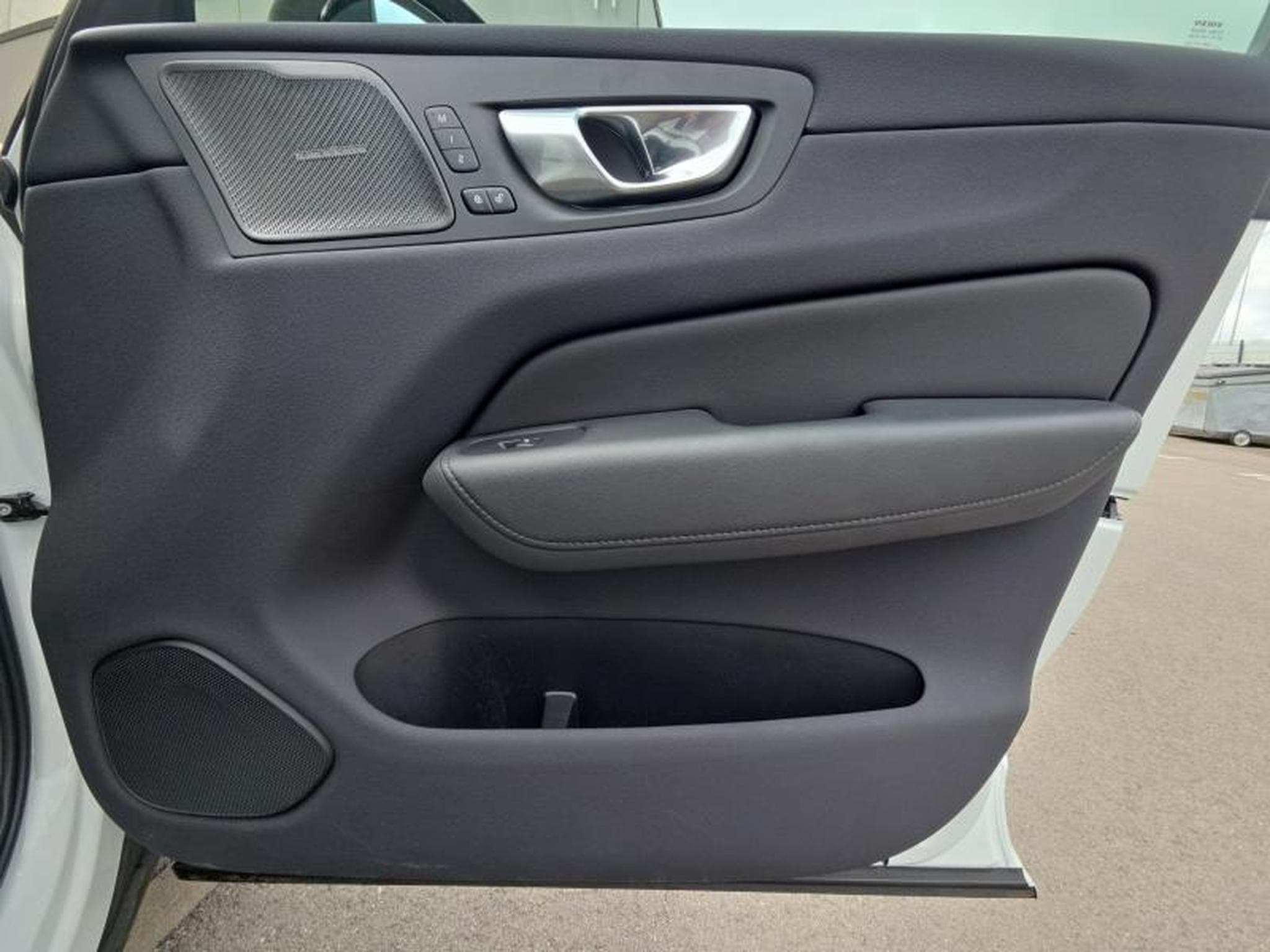Volvo XC60 B4 Plus Dark/ Essence (2024) - Photo 21