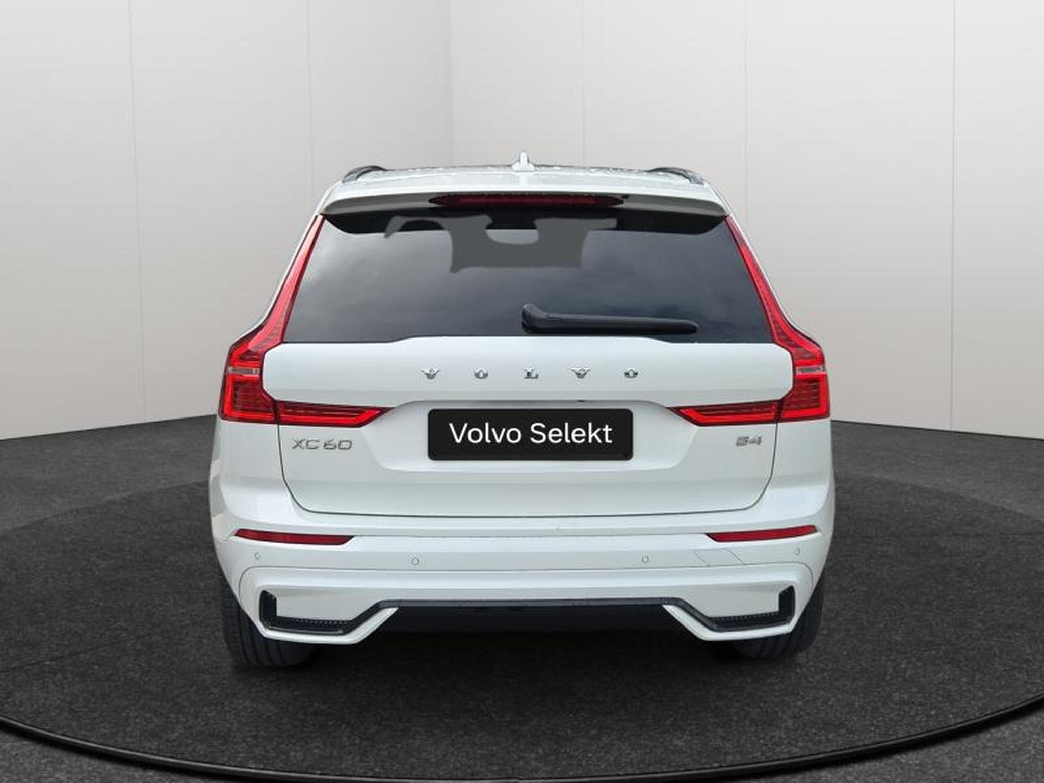 Volvo XC60 B4 Plus Dark/ Essence (2024) - Photo 4