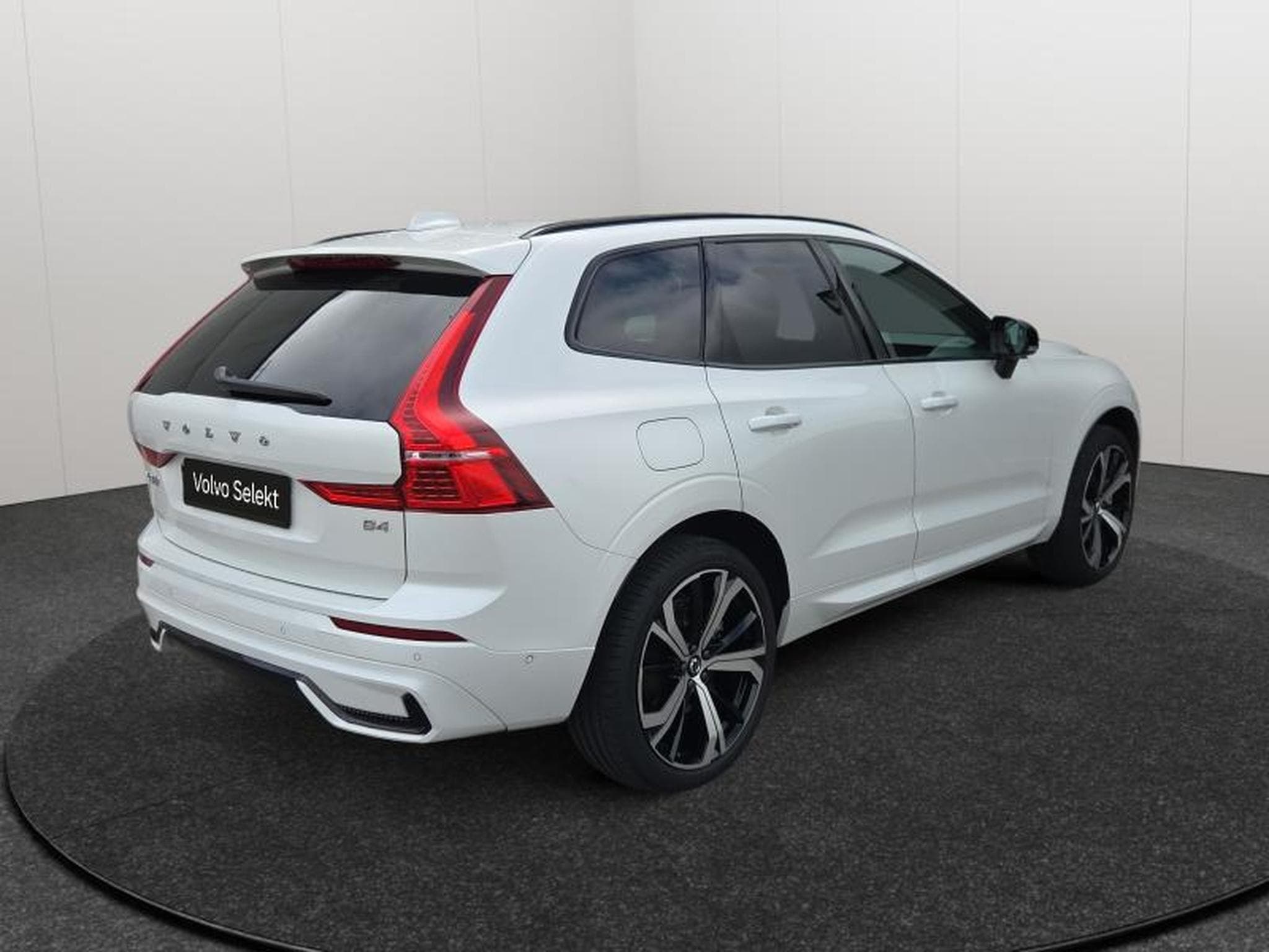 Volvo XC60 B4 Plus Dark/ Essence (2024) - Photo 5