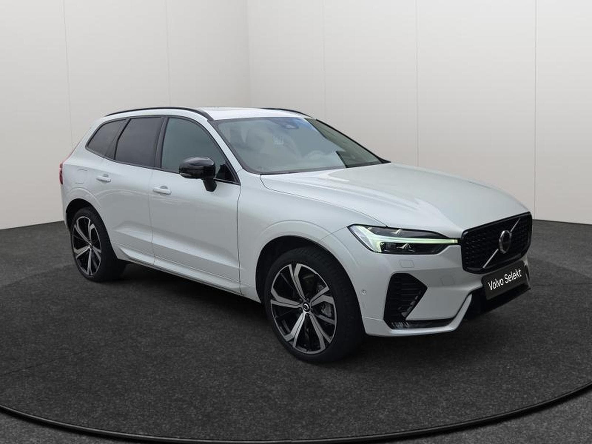 Volvo XC60 B4 Plus Dark/ Essence (2024) - Photo 7