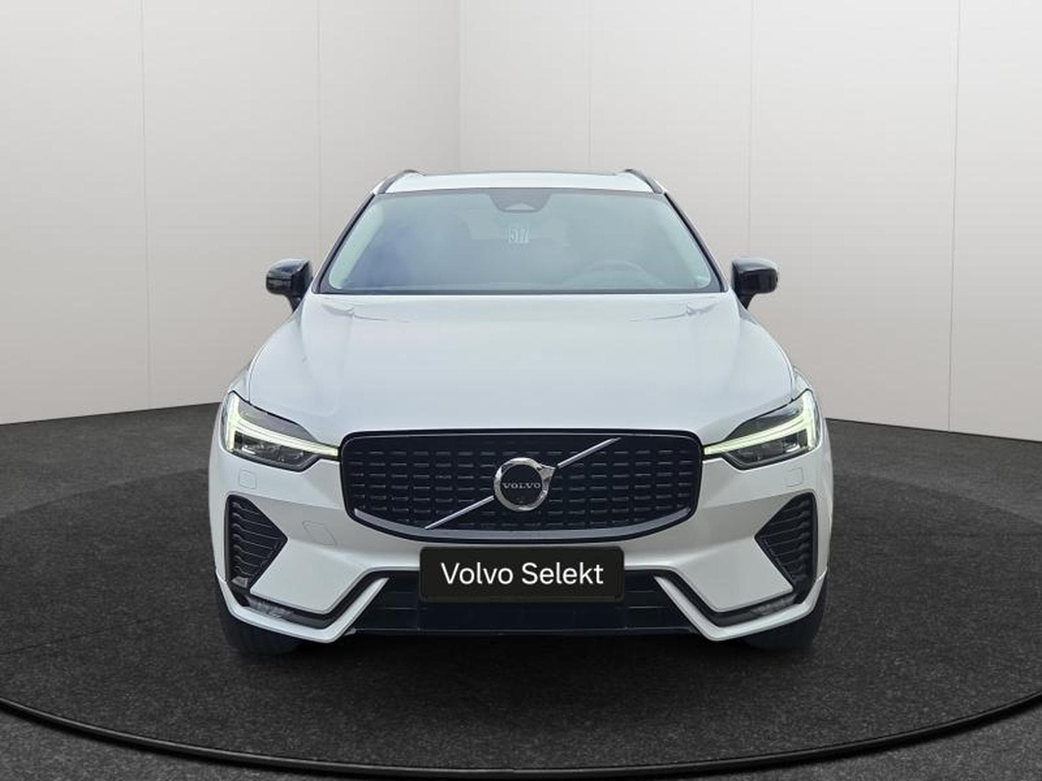 Volvo XC60 B4 Plus Dark/ Essence (2024) - Photo 8