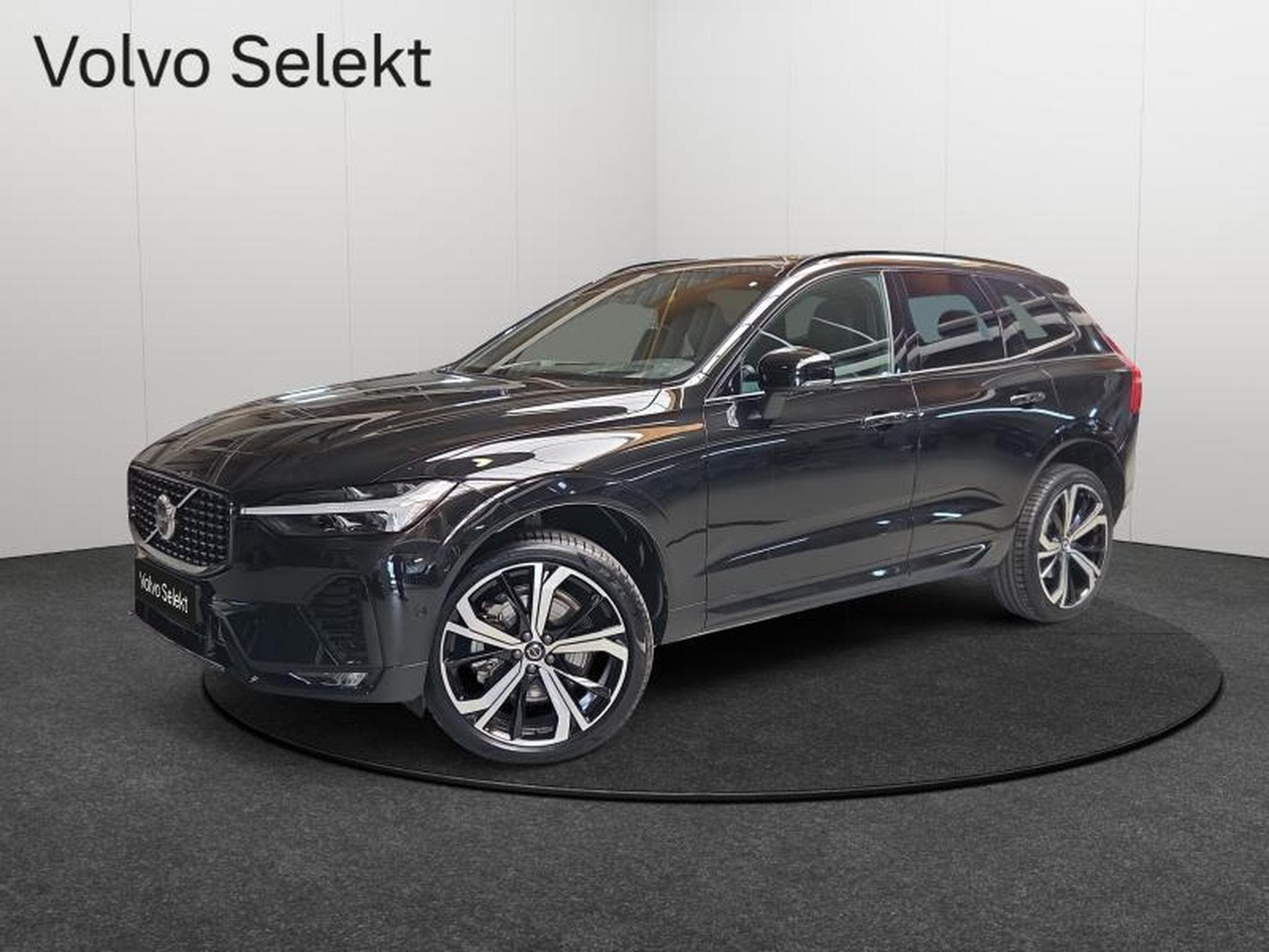 Volvo XC60 B5 AWD Plus Dark / Essence (2025) - Photo 1
