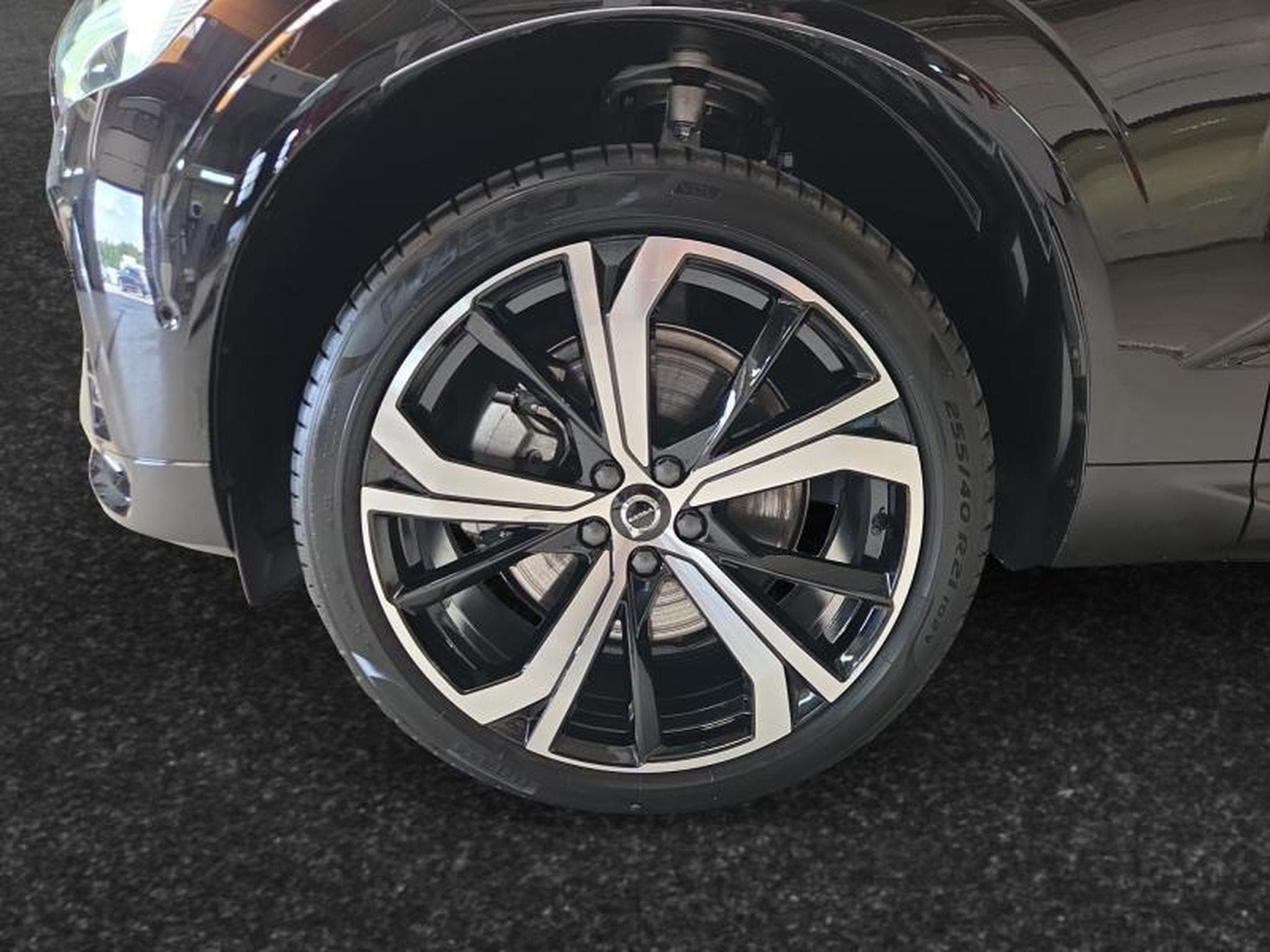 Volvo XC60 B5 AWD Plus Dark / Essence (2025) - Photo 14