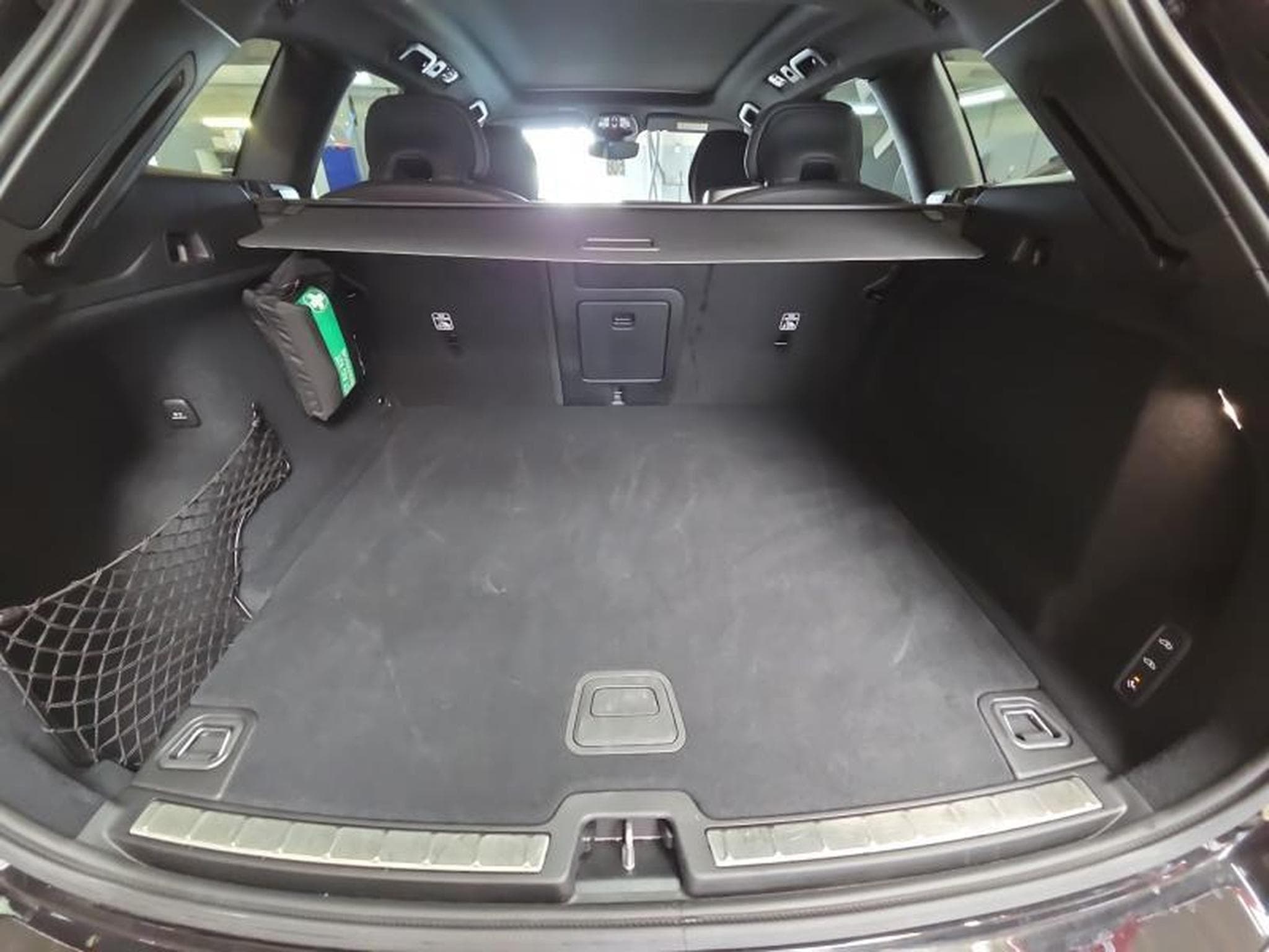 Volvo XC60 B5 AWD Plus Dark / Essence (2025) - Photo 19