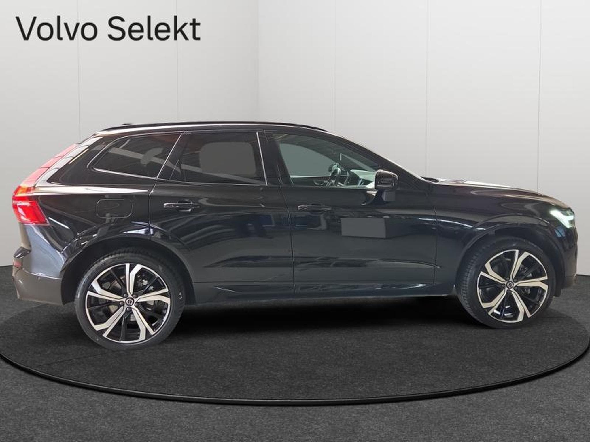 Volvo XC60 B5 AWD Plus Dark / Essence (2025) - Photo 7