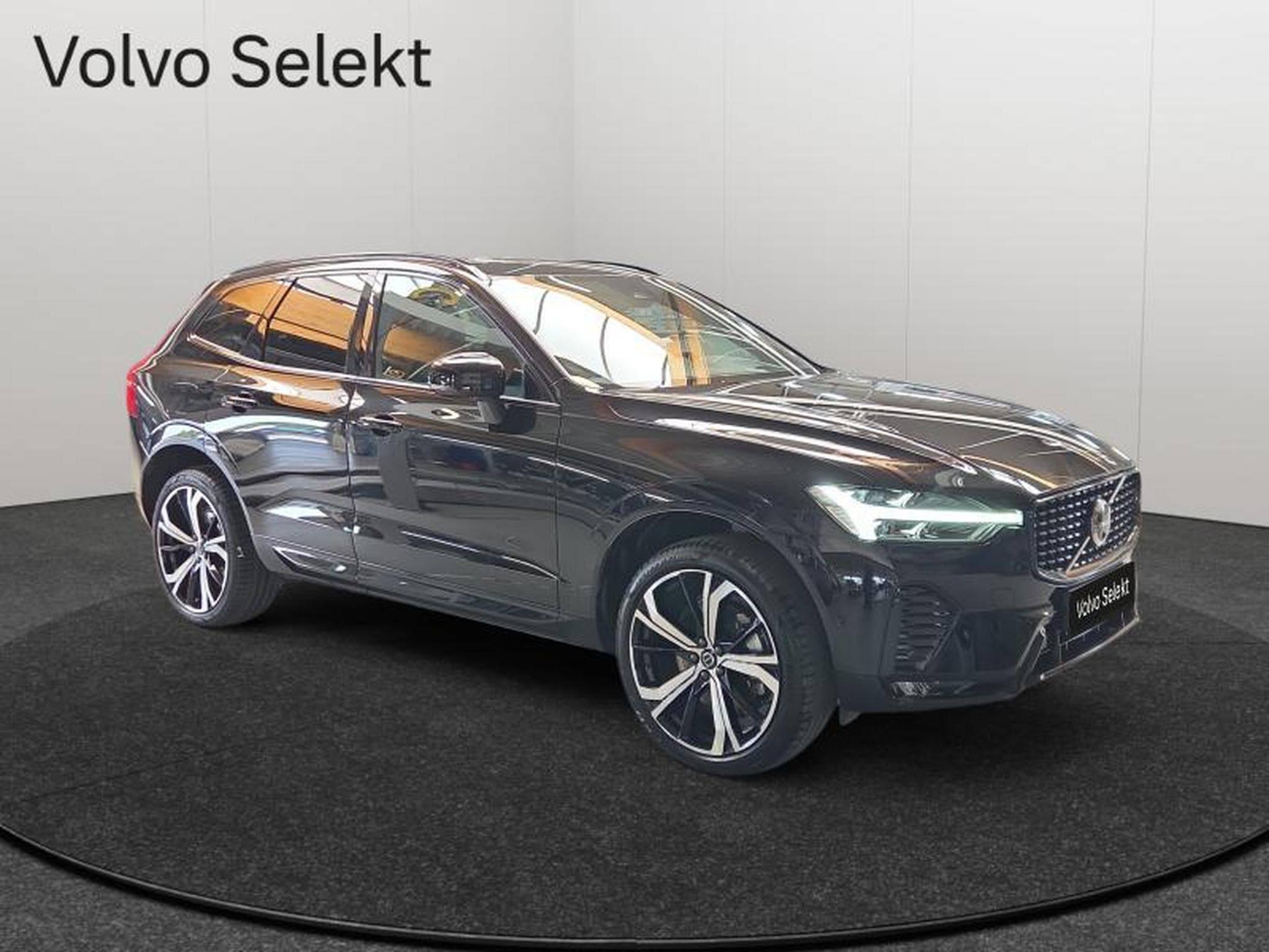 Volvo XC60 B5 AWD Plus Dark / Essence (2025) - Photo 8
