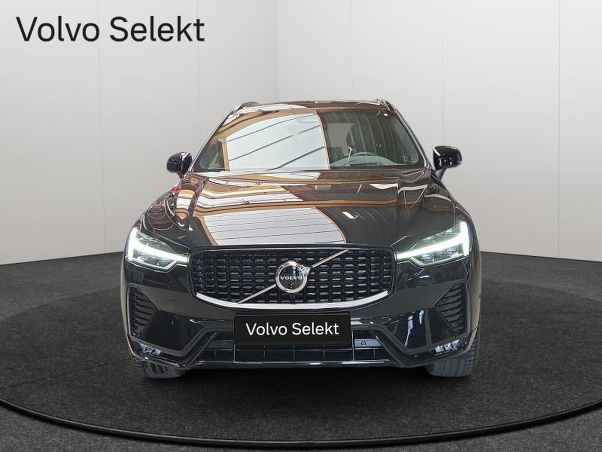 Volvo XC60 B5 AWD Plus Dark / Essence (2025) - Photo 9