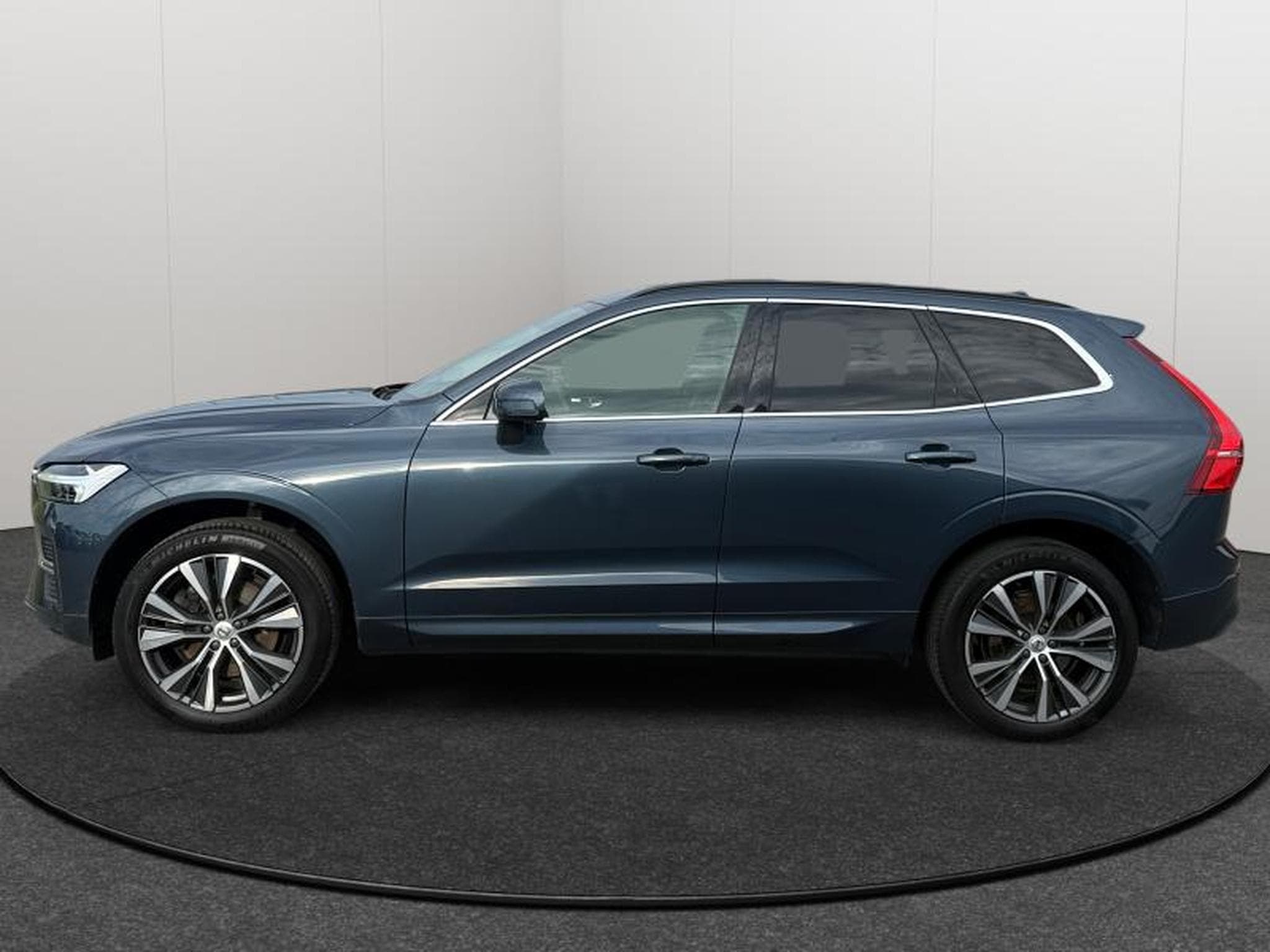 Volvo XC60 B4 Core / Essence (2022) - Photo 2