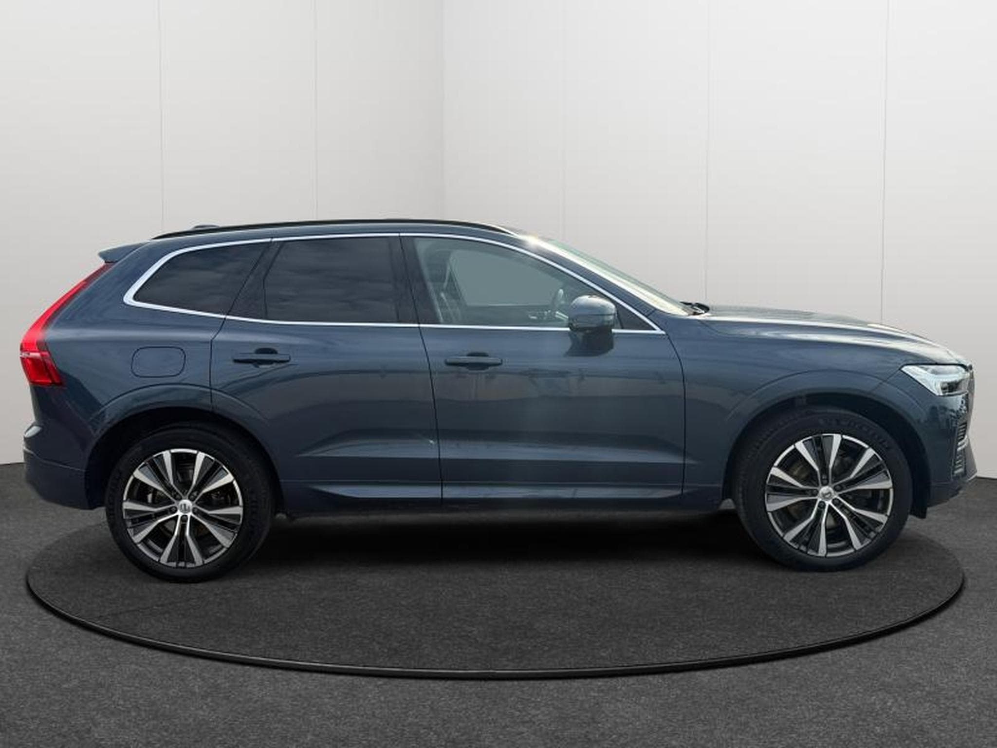 Volvo XC60 B4 Core / Essence (2022) - Photo 6