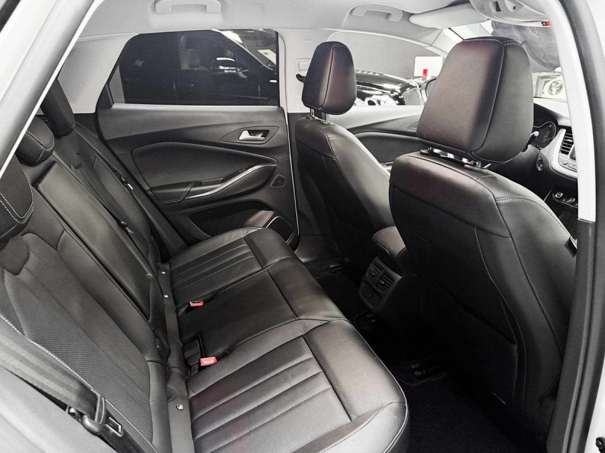 Opel Grandland Hybrid4 300 Ultimate (2020) - Photo 12