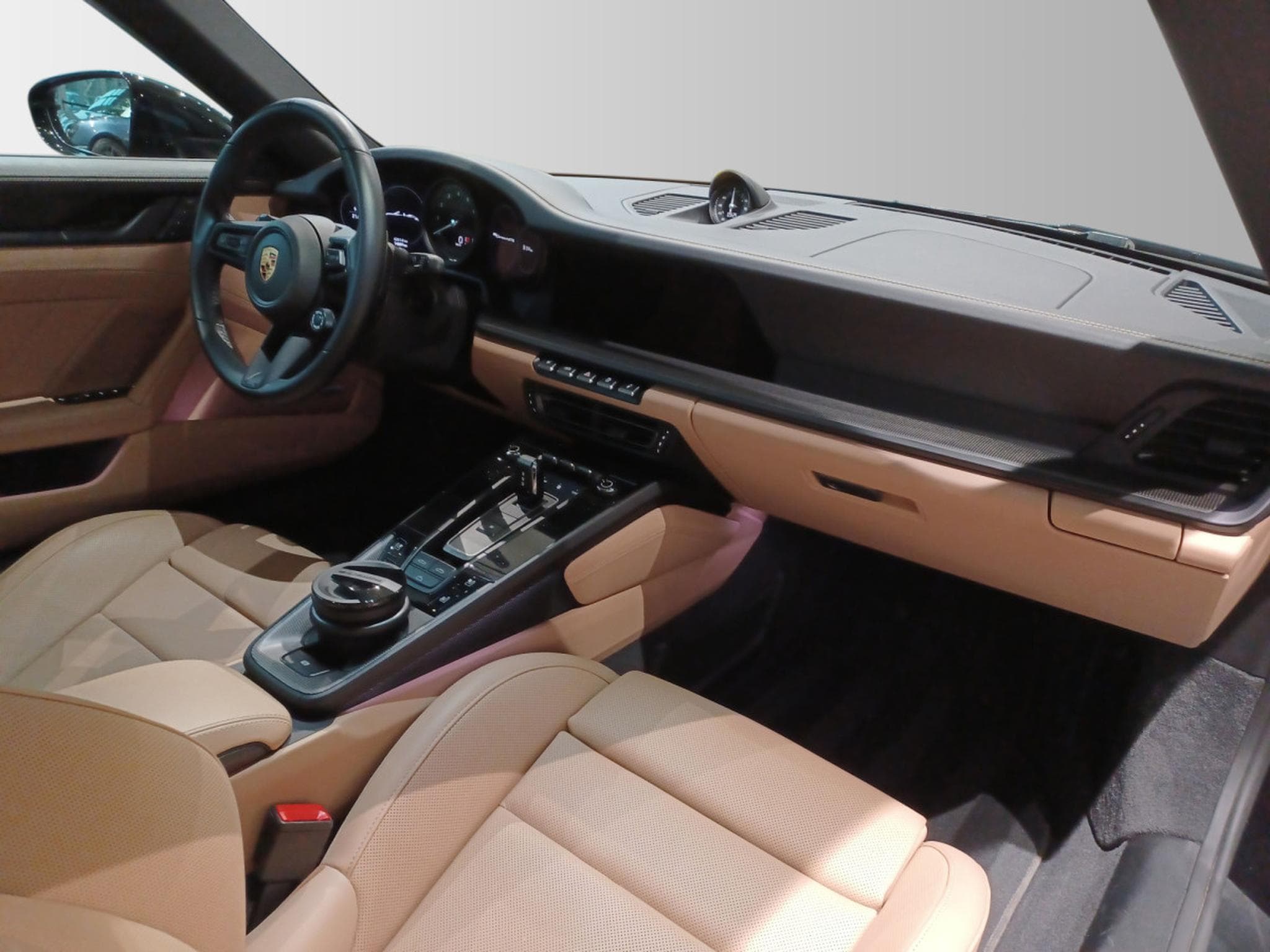 Porsche 911 Carrera 4 GTS Cabriolet (2024) - Photo 9