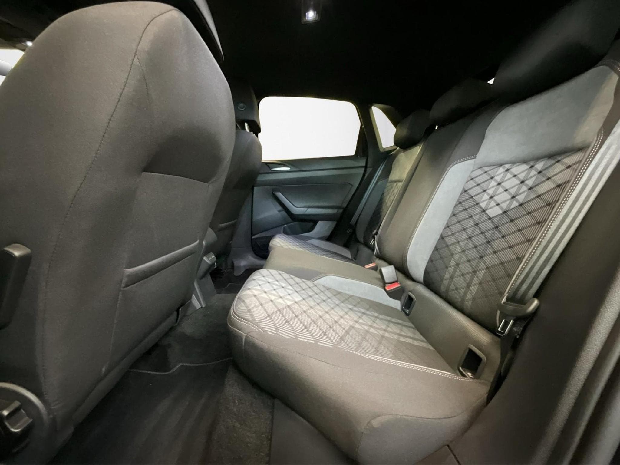 VW Polo R-Line+DSG+P.Assisted+P.Lumiere (2025) - Photo 18