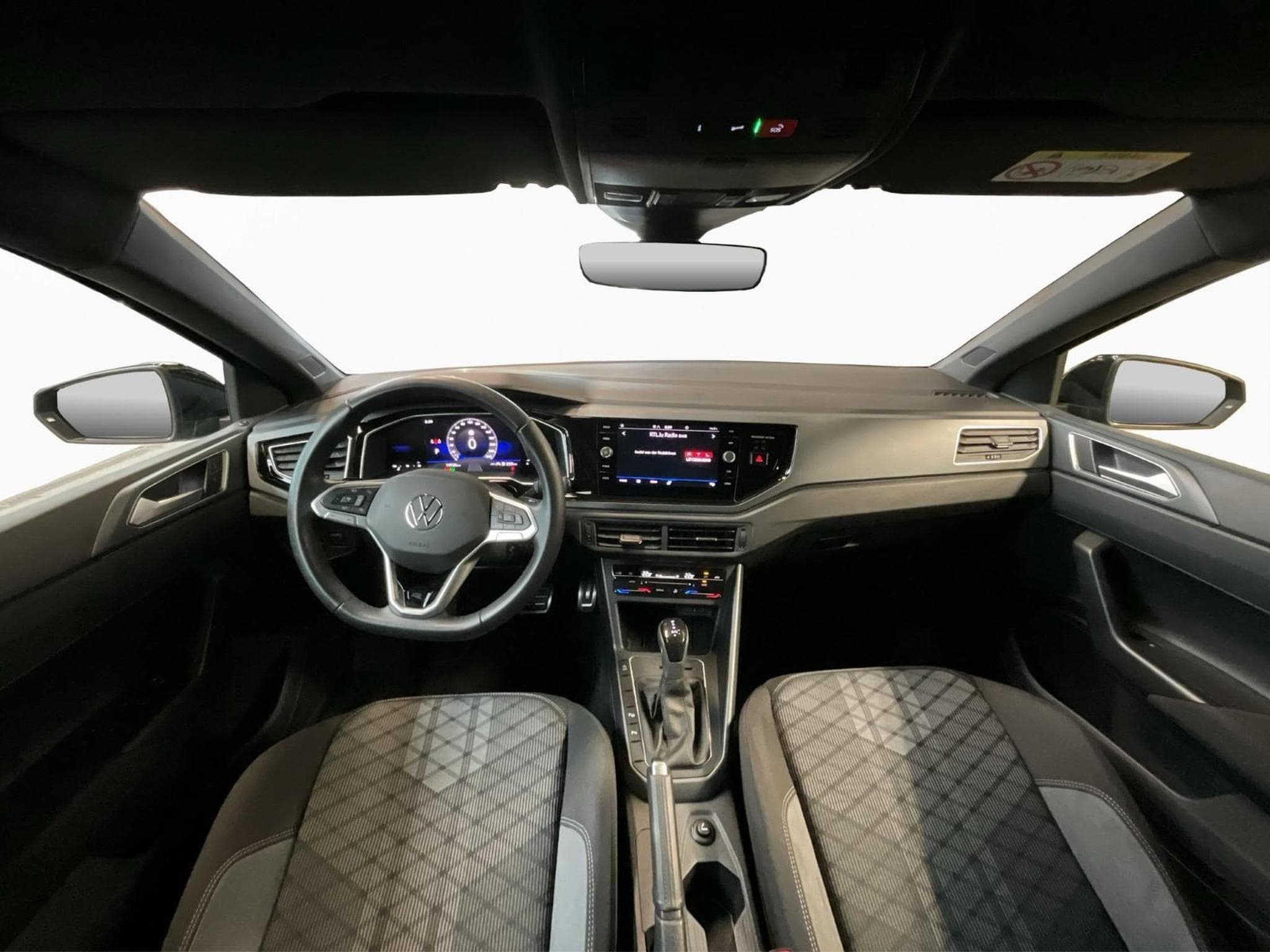 VW Polo R-Line+DSG+P.Assisted+P.Lumiere (2025) - Photo 2
