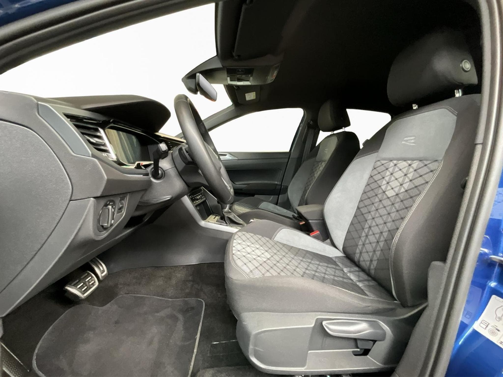 VW Polo R-Line+DSG+Park&Comf.+IQ-Drive (2025) - Photo 11