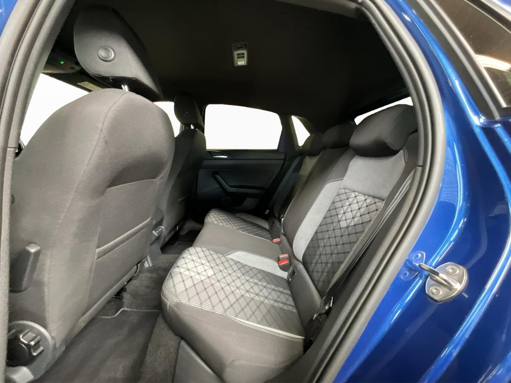 VW Polo R-Line+DSG+Park&Comf.+IQ-Drive (2025) - Photo 18