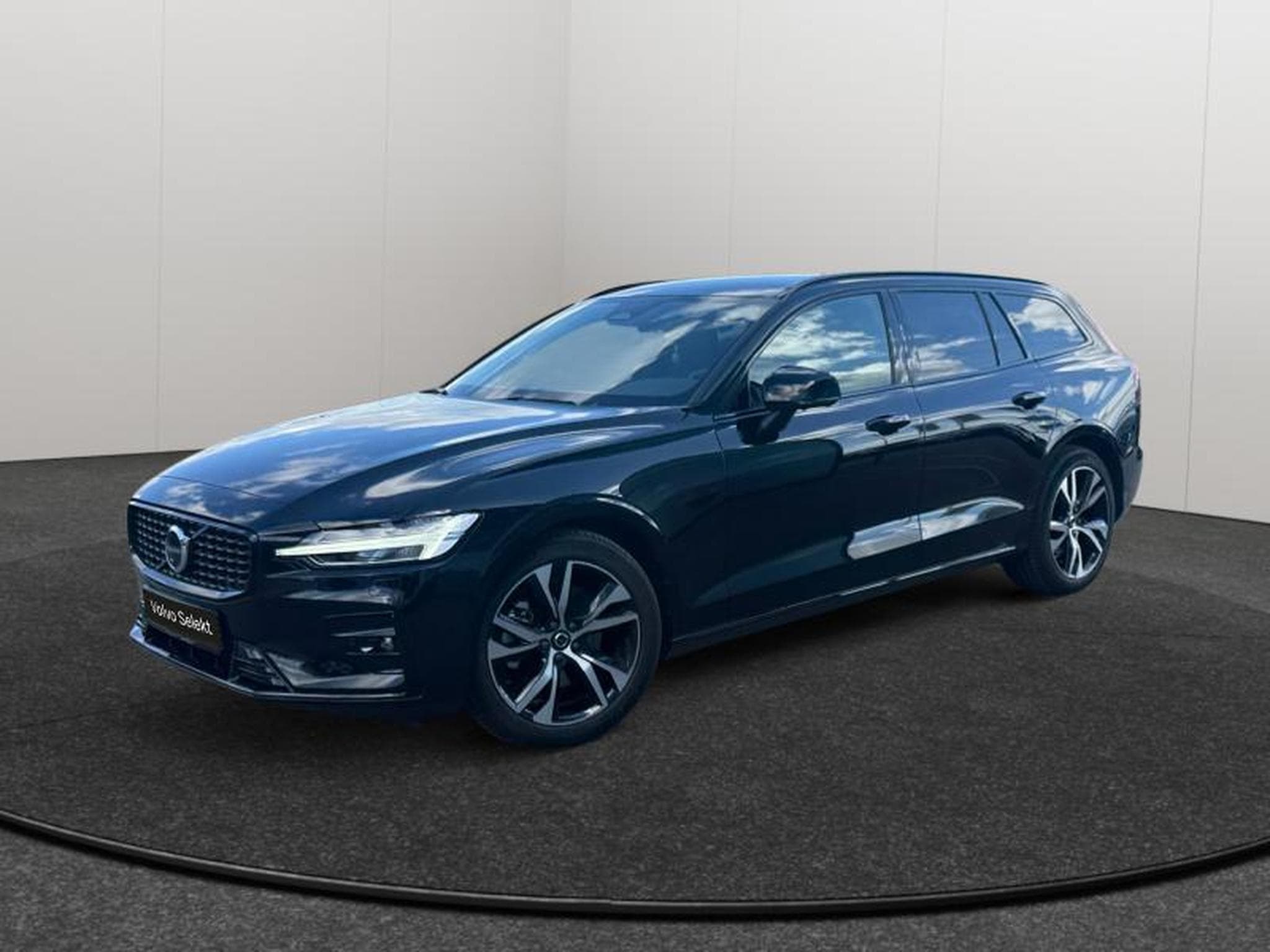 Volvo V60 B4 Plus Dark / Essence (2025) - Photo 1