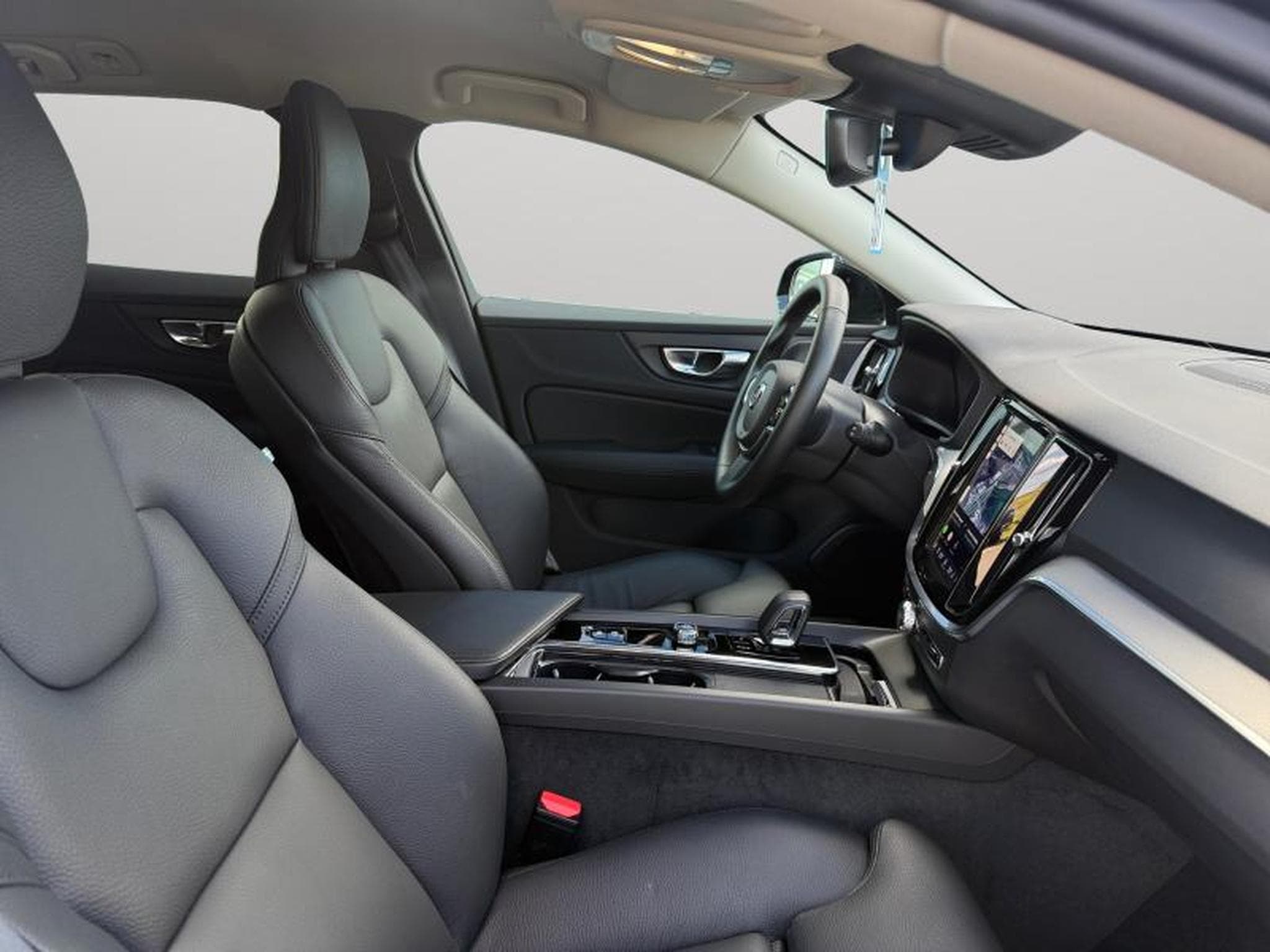 Volvo V60 B4 Plus Dark / Essence (2025) - Photo 15