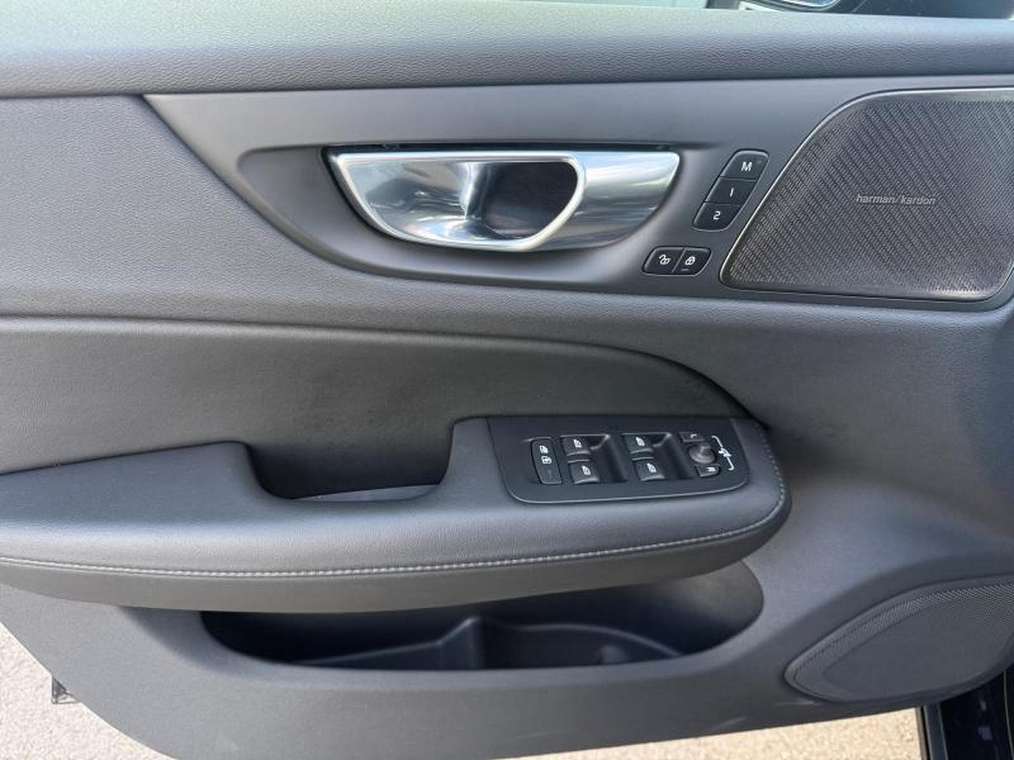 Volvo V60 B4 Plus Dark / Essence (2025) - Photo 20