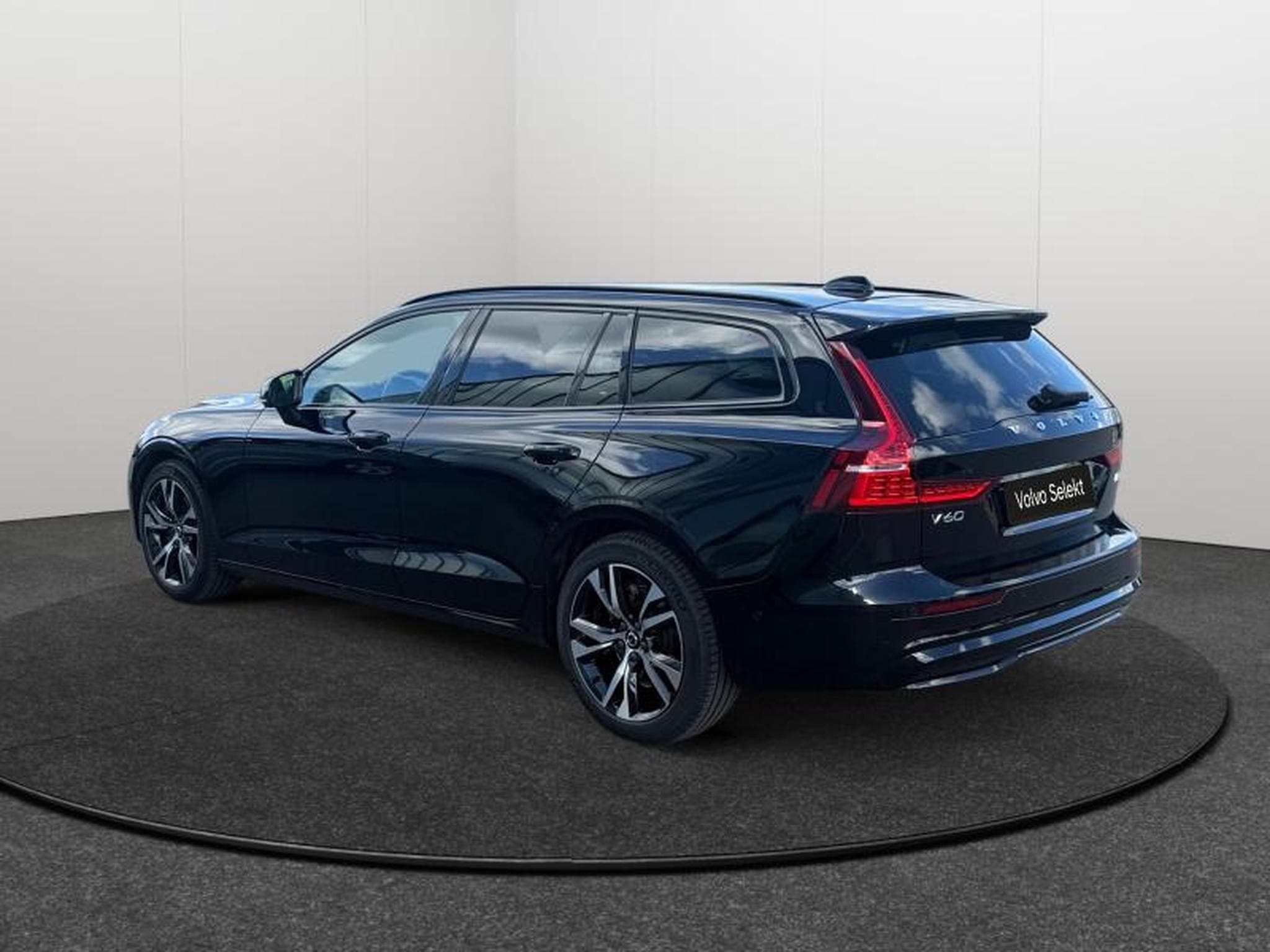 Volvo V60 B4 Plus Dark / Essence (2025) - Photo 3