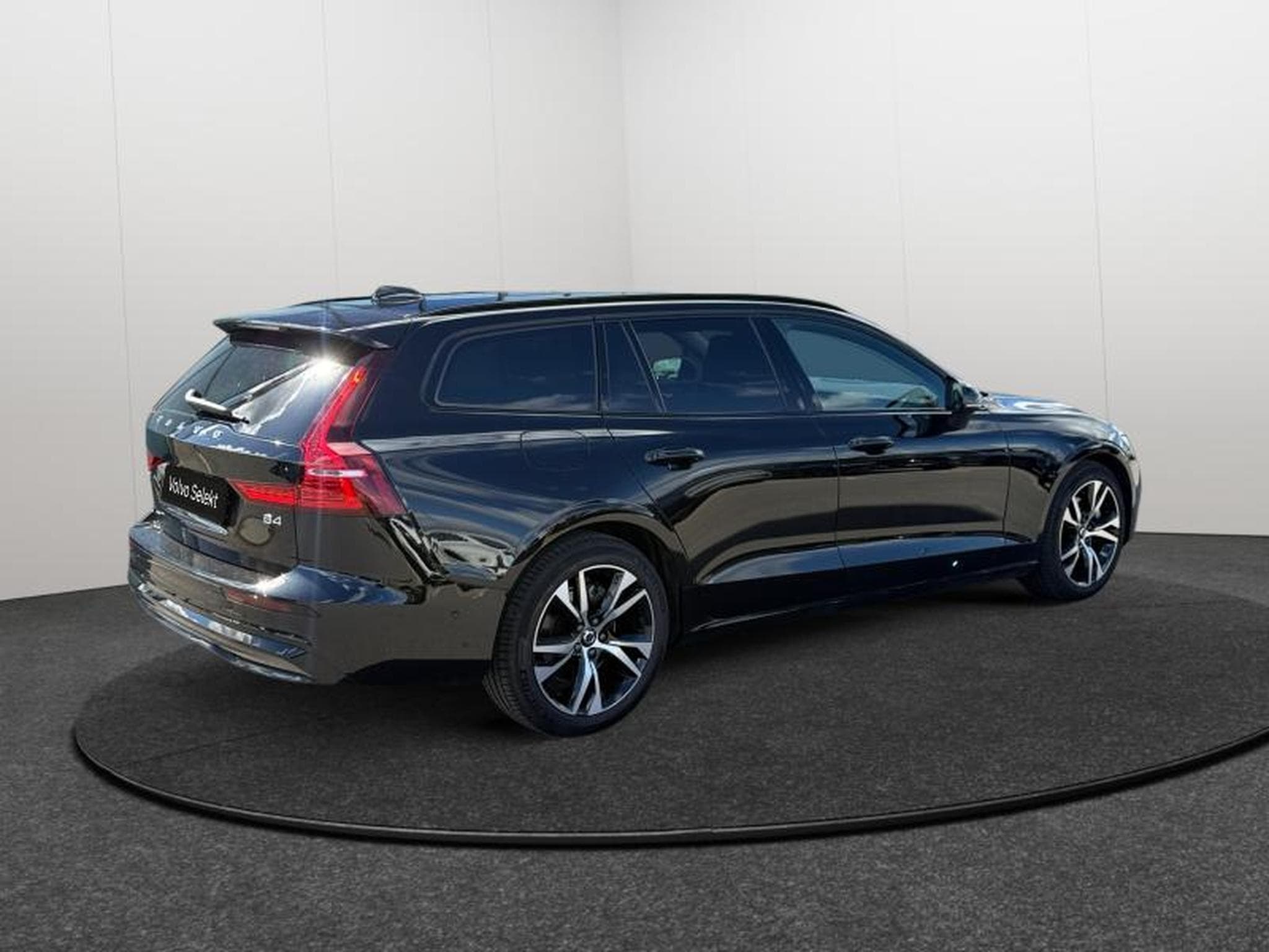 Volvo V60 B4 Plus Dark / Essence (2025) - Photo 5