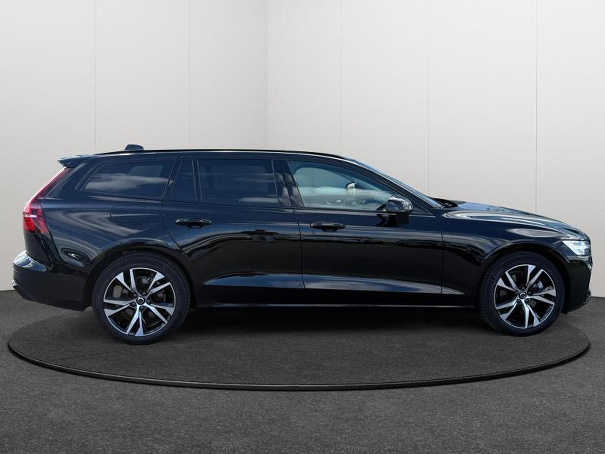 Volvo V60 B4 Plus Dark / Essence (2025) - Photo 6