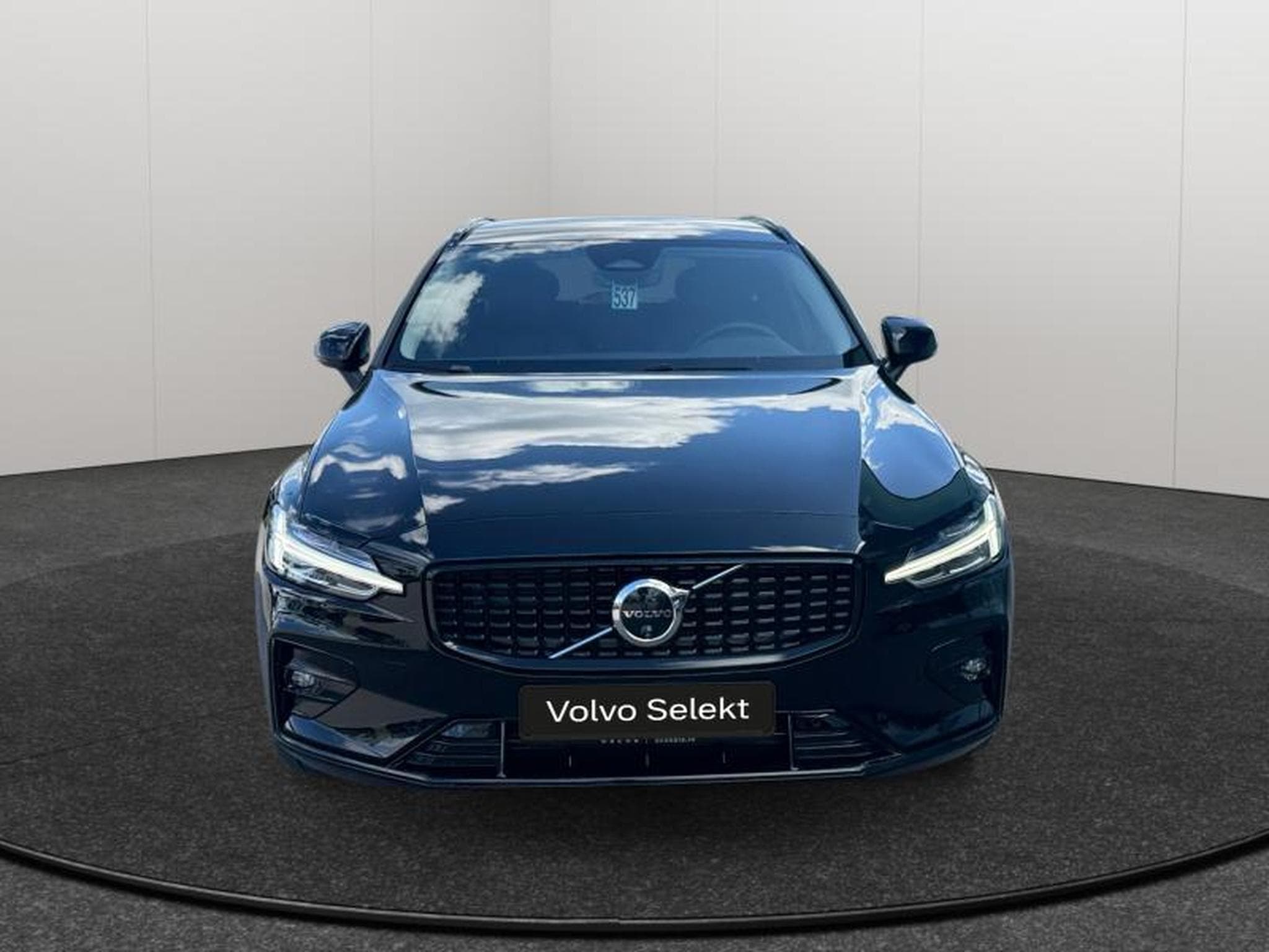 Volvo V60 B4 Plus Dark / Essence (2025) - Photo 8