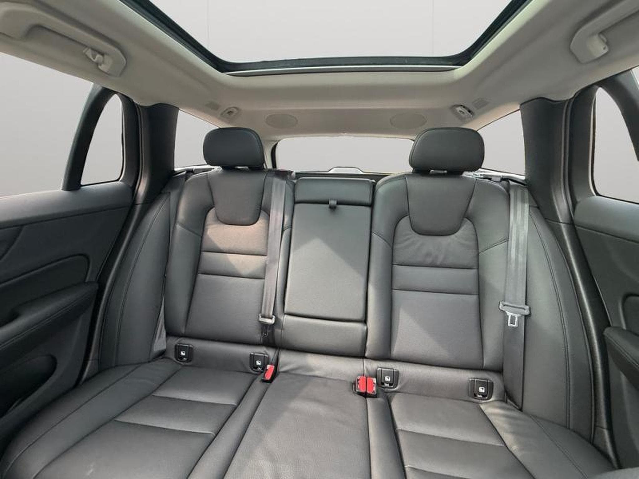 Volvo V60 T6 Ultra Dark / Hybride (2024) - Photo 18