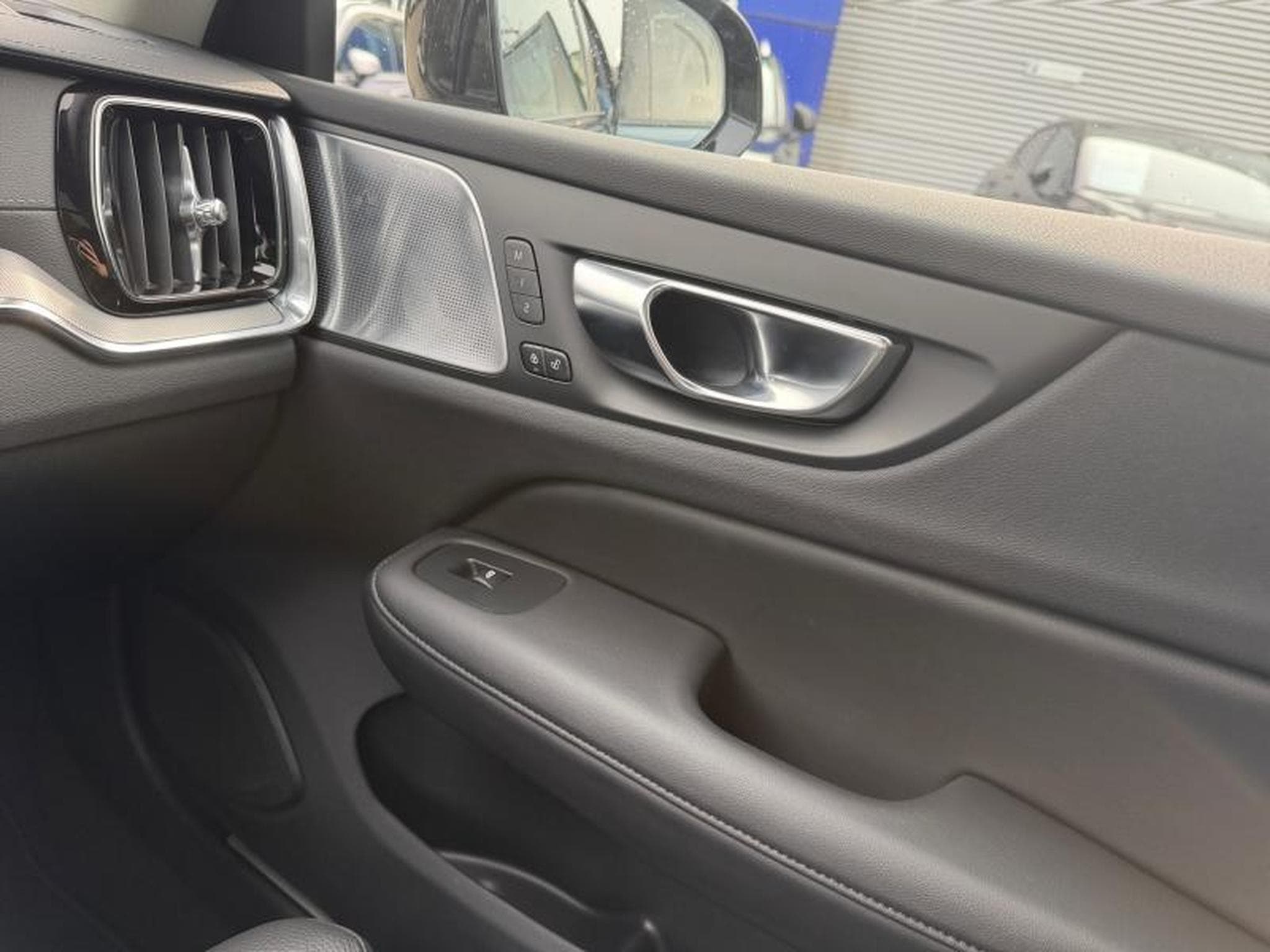 Volvo V60 T6 Ultra Dark / Hybride (2024) - Photo 26