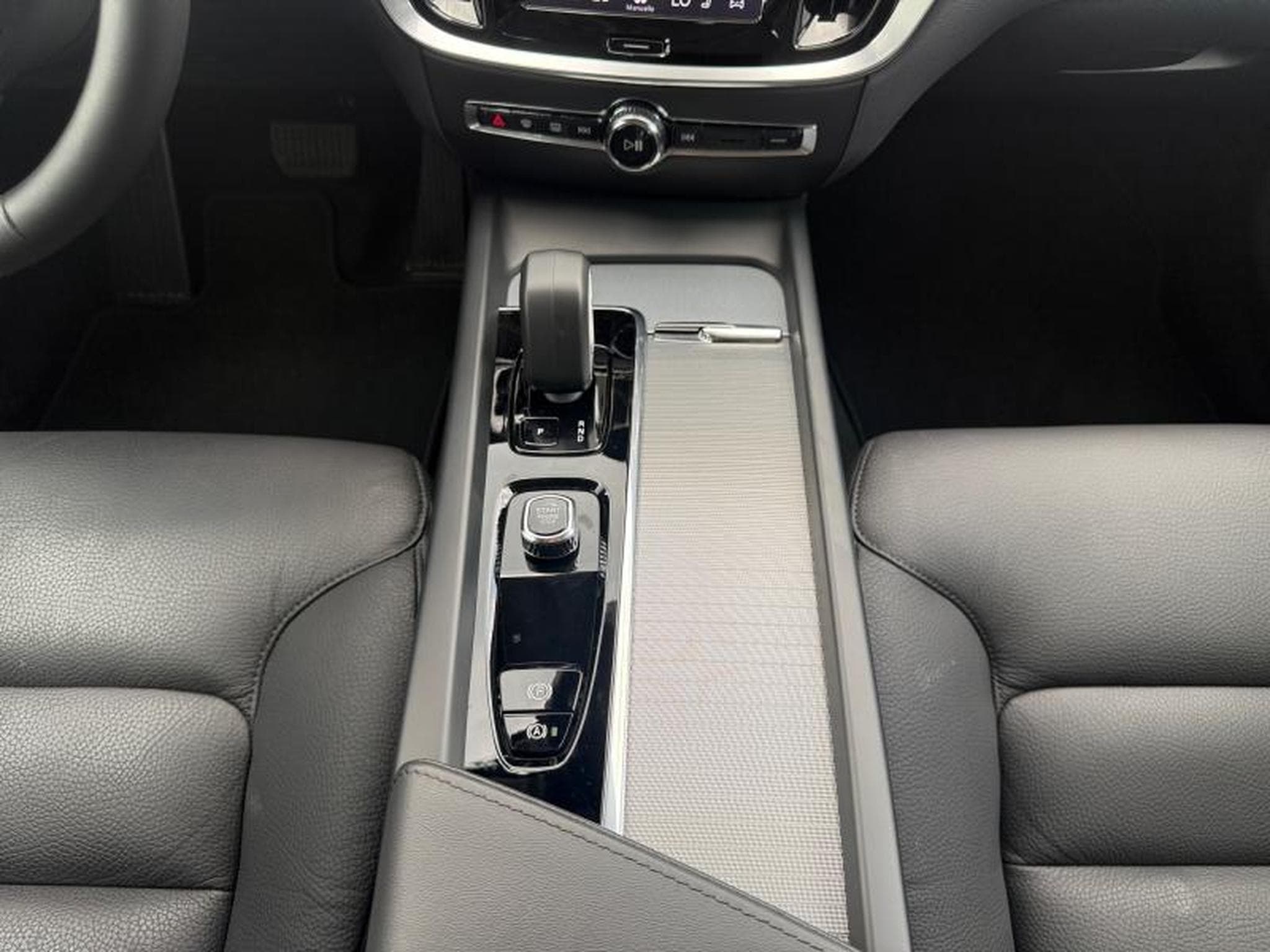 Volvo V60 B4 Core / Essence (2025) - Photo 11