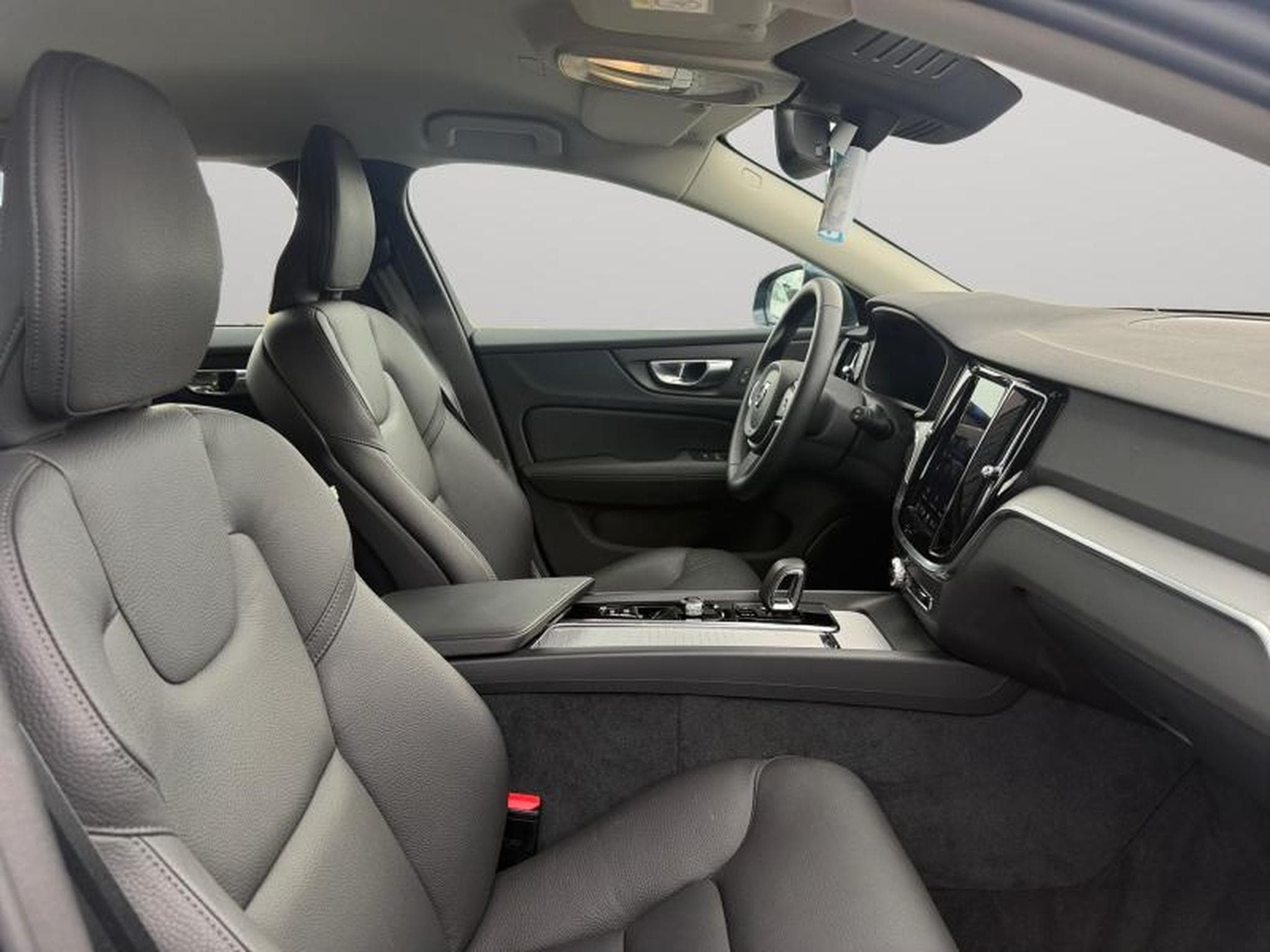 Volvo V60 B4 Core / Essence (2025) - Photo 15