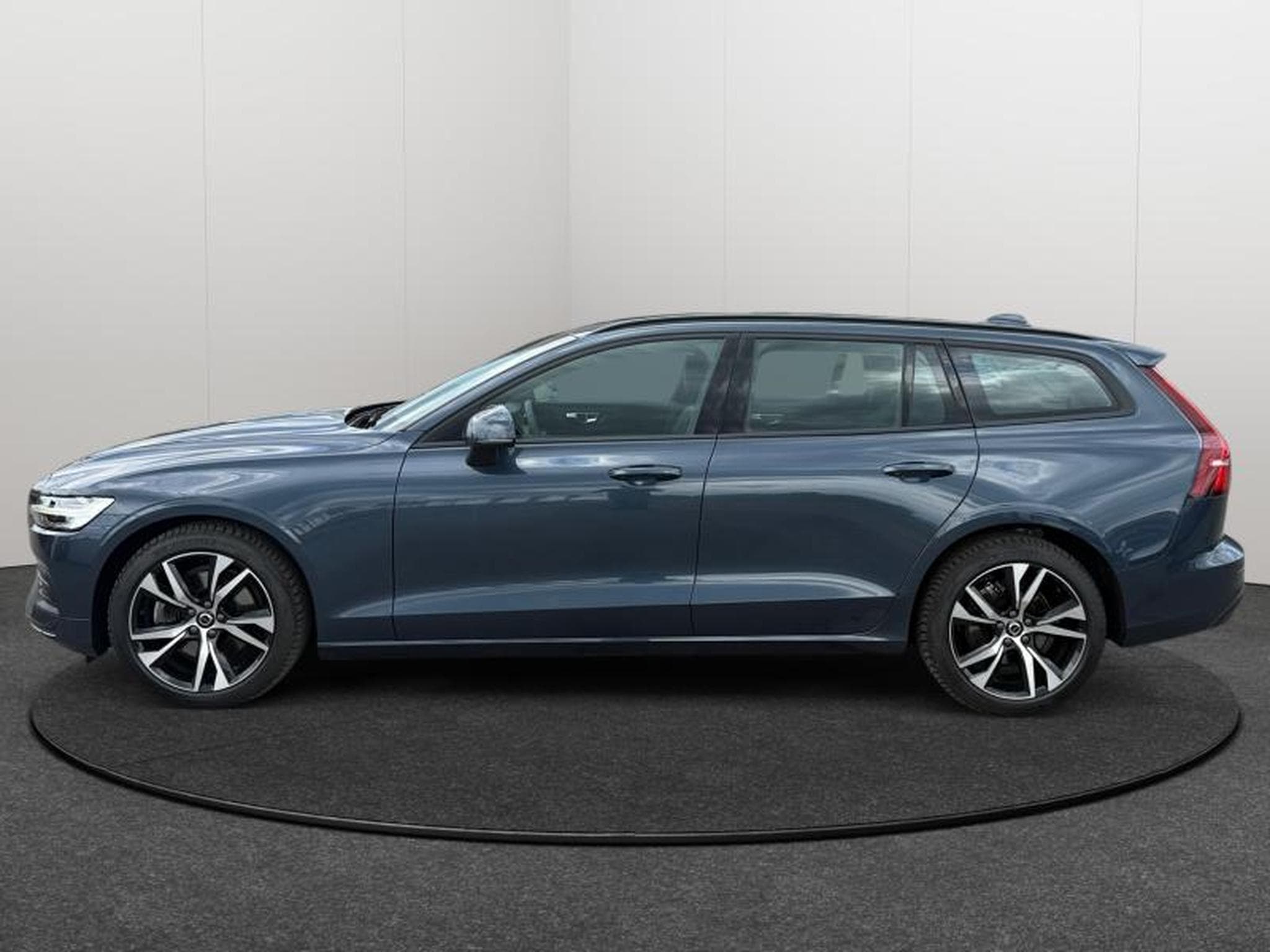 Volvo V60 B4 Core / Essence (2025) - Photo 2