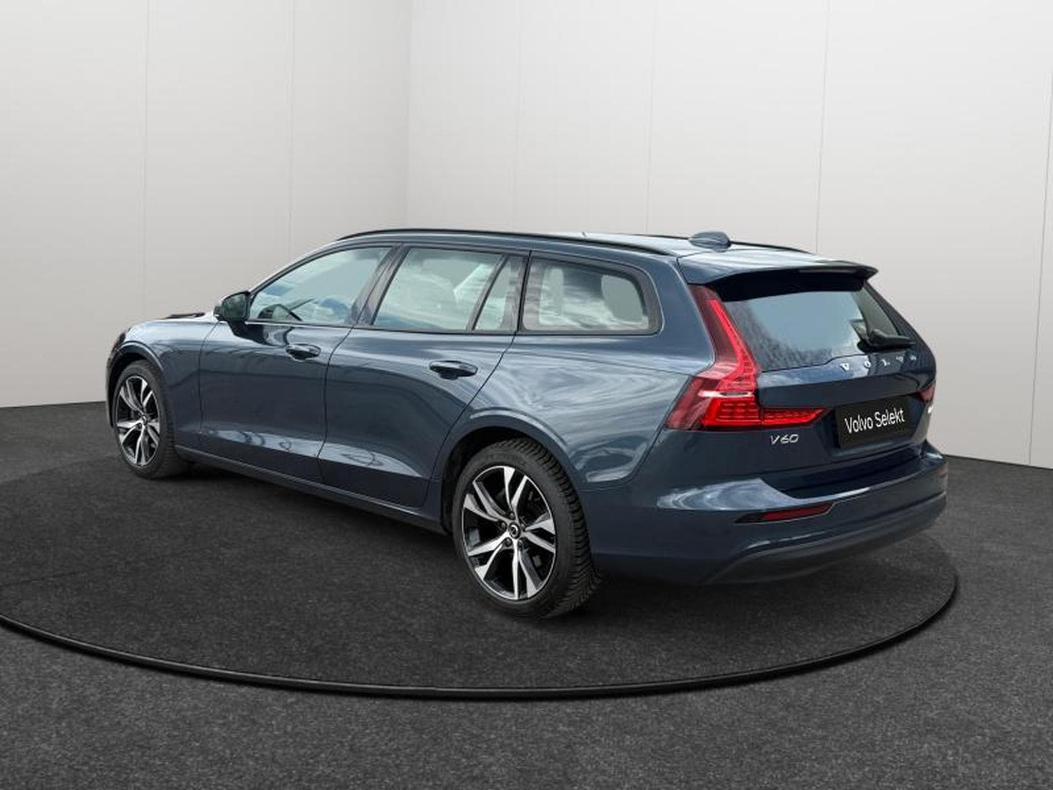 Volvo V60 B4 Core / Essence (2025) - Photo 3